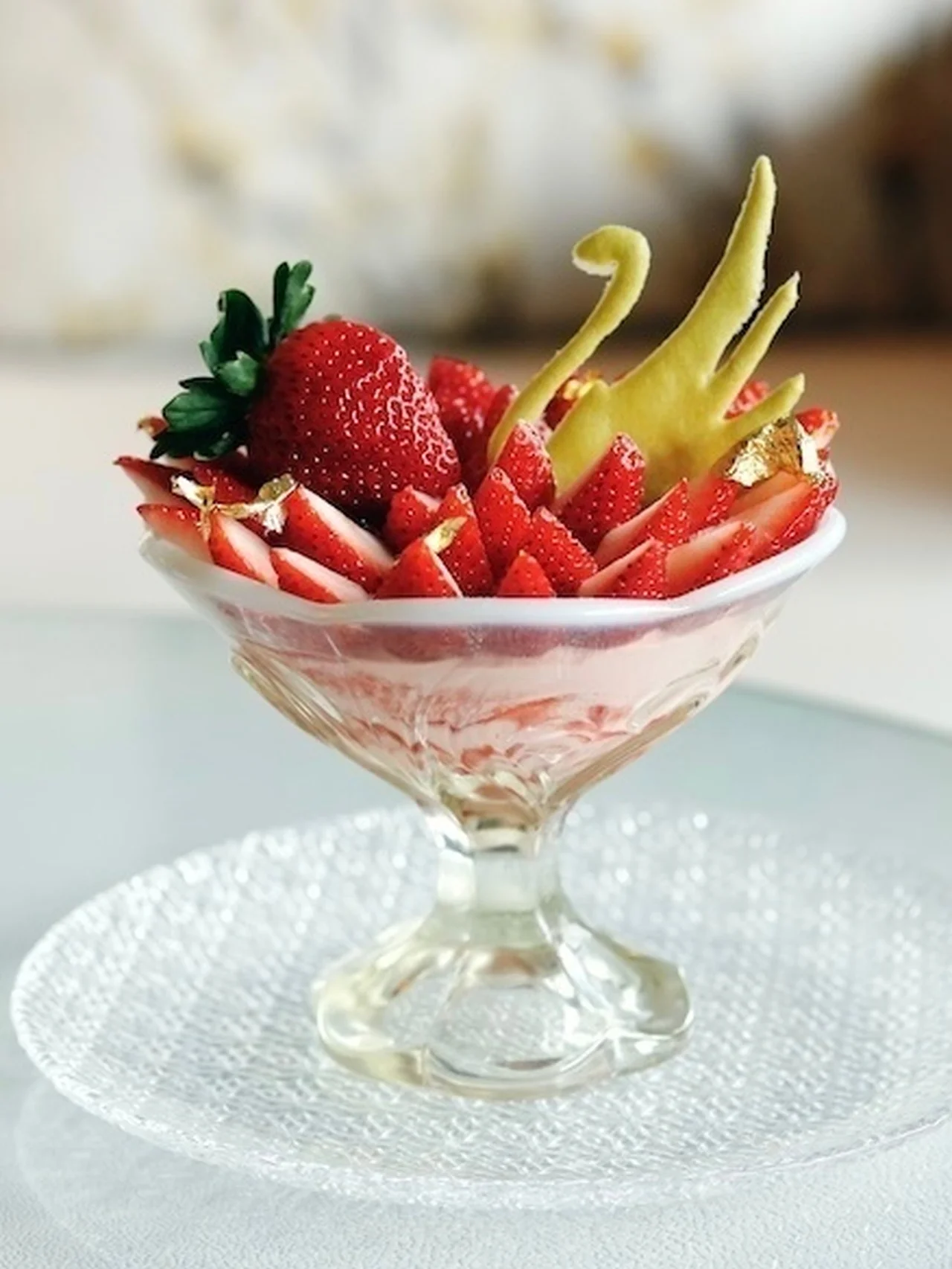 【パレスホテル東京】で華やかな新年を。甘酸っぱい苺のスイーツやカクテルが楽しめる「苺セレクション」開催中