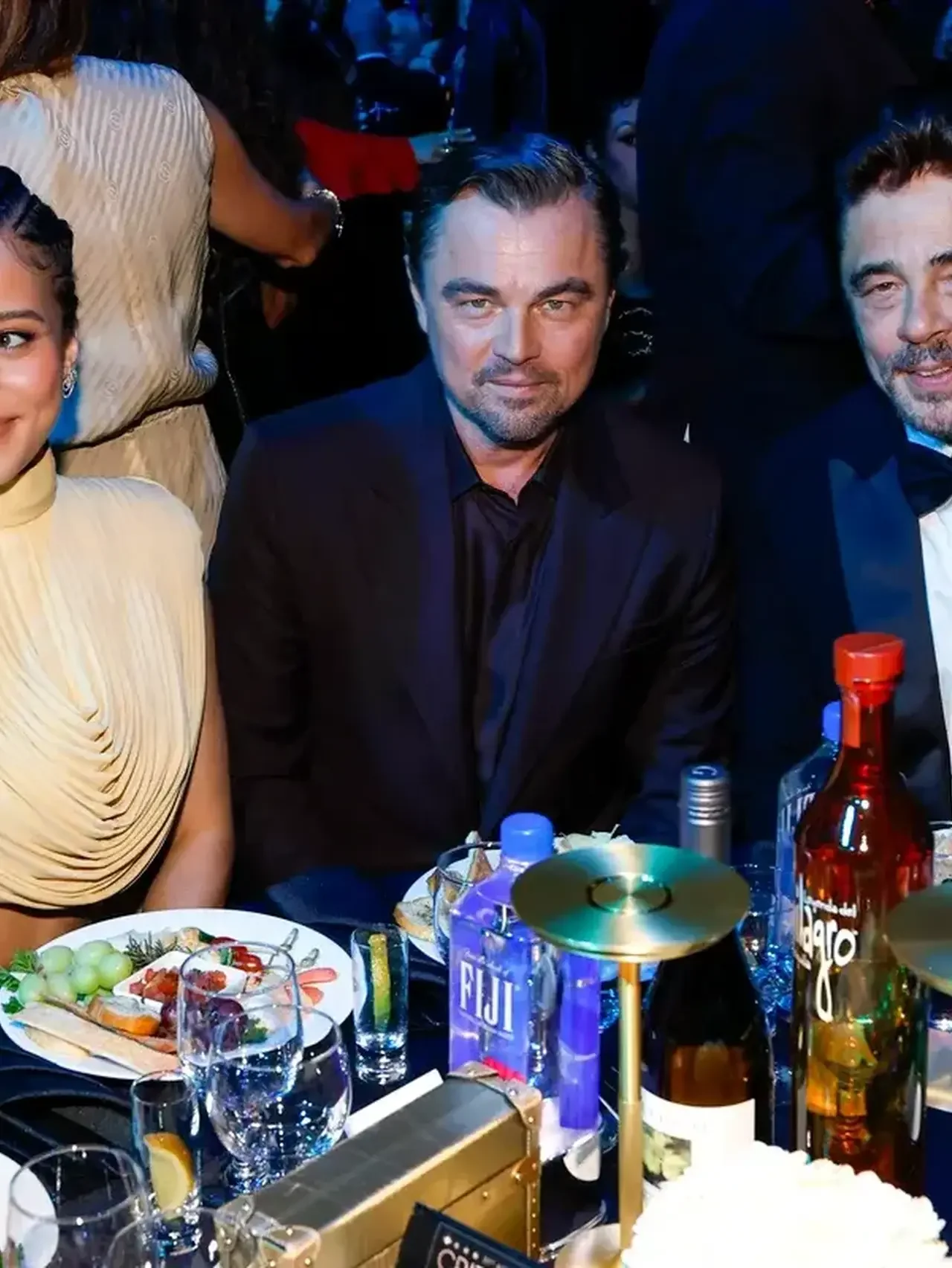 レオナルド・ディカプリオ、新年早々から映画祭の欠席を余儀なくされる。年末年始は年下の恋人やジェフ・ベゾスらと豪華ヨットで優雅なバカンスを満喫