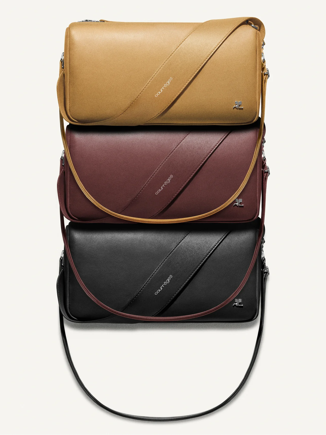 【クレージュ】より、新作バッグ「Three Sixty Bag」が登場。360度回転ハンドルで3WAY仕様に