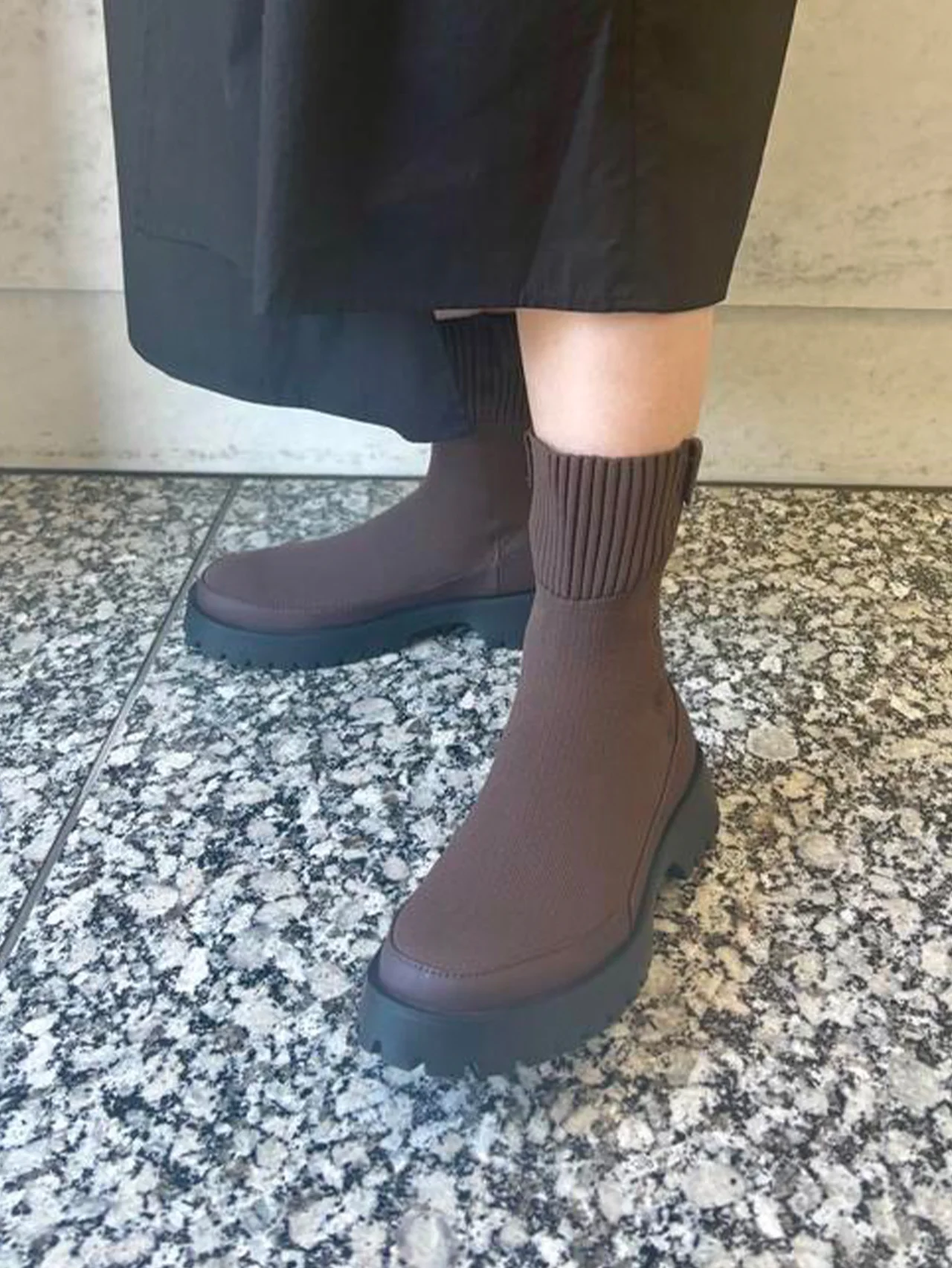 【emmi（エミ）のエコニットブーツ】圧倒的な軽さと美脚デザインに感動！
