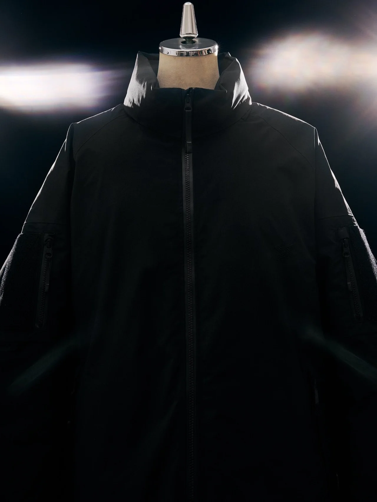 【コム デ ギャルソン・オム】と【ゴールドウイン】がコラボアウターを発売！ 機能性とデザイン性を兼ね備えた2型が登場