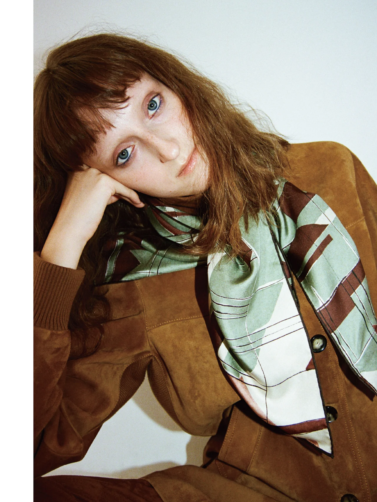 2025年の最旬アイテム、【スカーフ】のモードな取り入れ方をレクチャー！