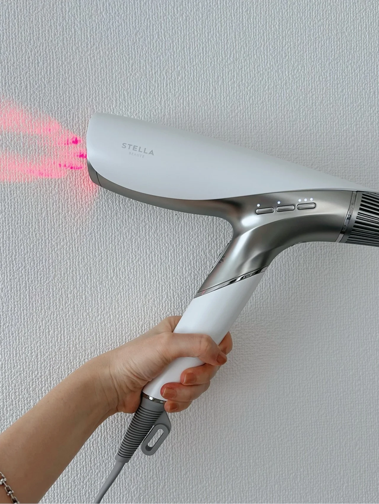 【ステラボーテ】の美顔器感覚ドライヤーで髪も頭皮も整う