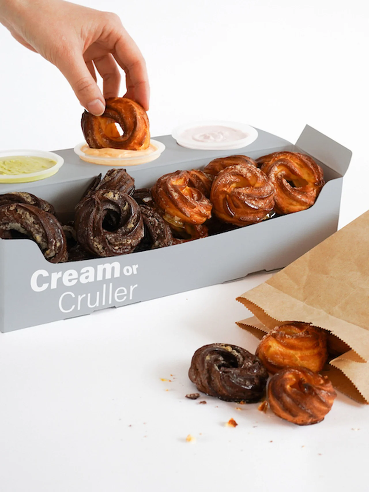 シュークリーム×フレンチクルーラーの新感覚スイーツが誕生。クリーム オア クルーラー、渋谷にオープン