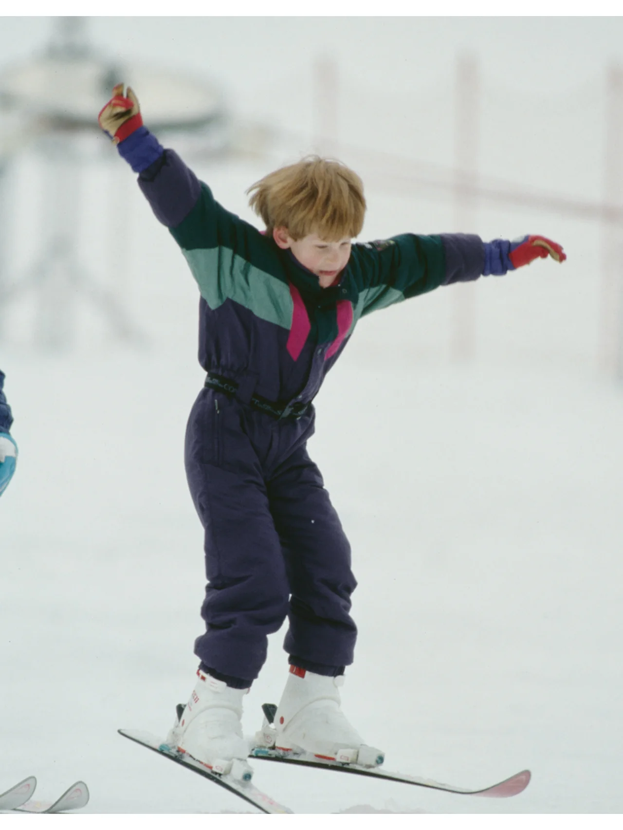 スキー好きのヘンリー王子、ジャスティン・トルドー前カナダ首相とともに、アイリーン・グー選手のSNSに登場。メーガン妃はスキーを楽しむ息子アーチー王子の動画をシェア