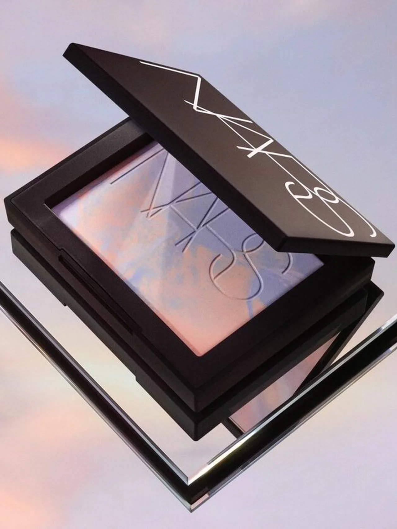【NARS】昨年即完の“リフ粉”ラベンダーマーブルカラーが、数量限定復刻！