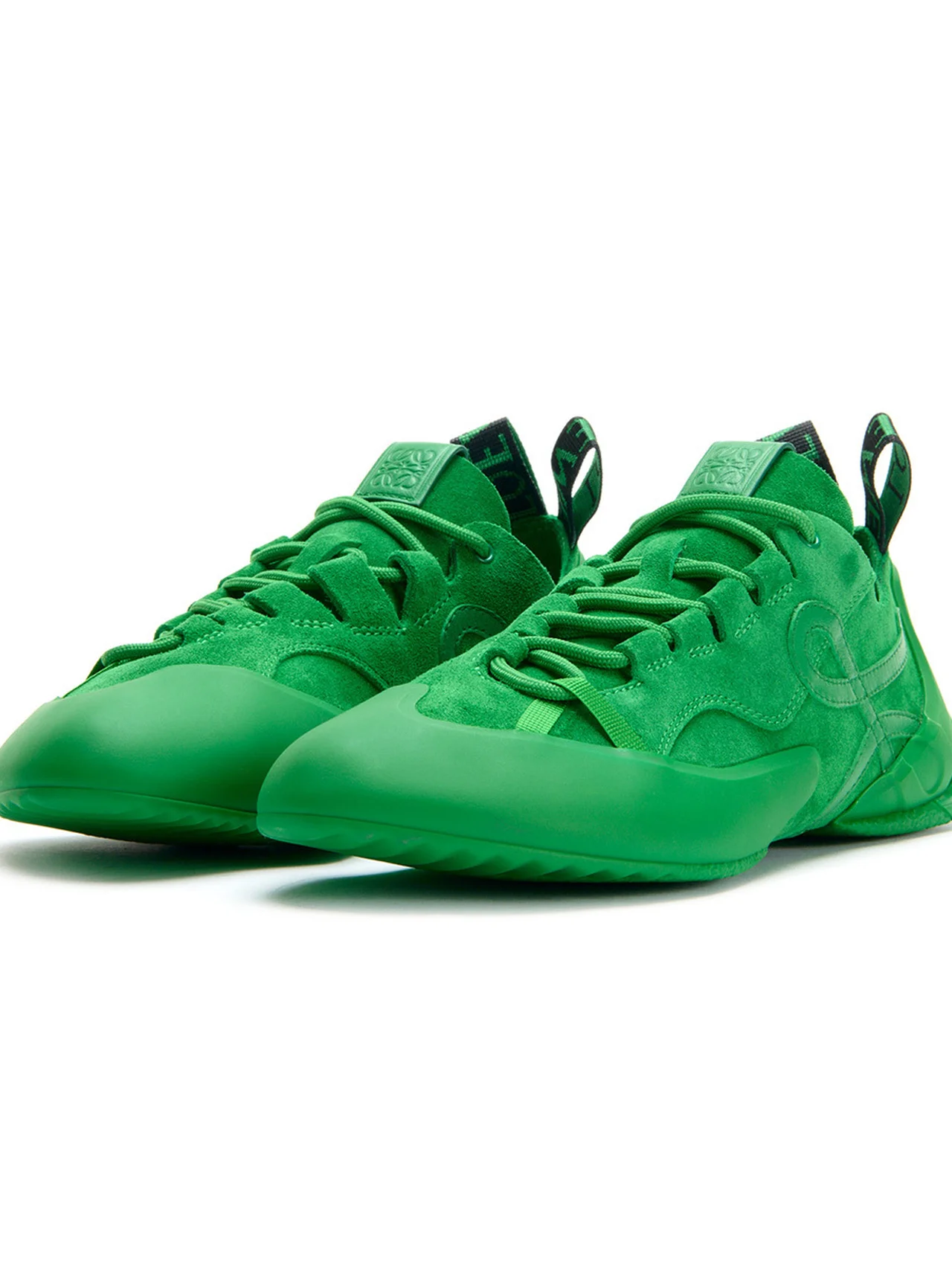 白でも黒でもない、この春買い足すべきは【ロエベ】のグリーンスニーカー vol.1344