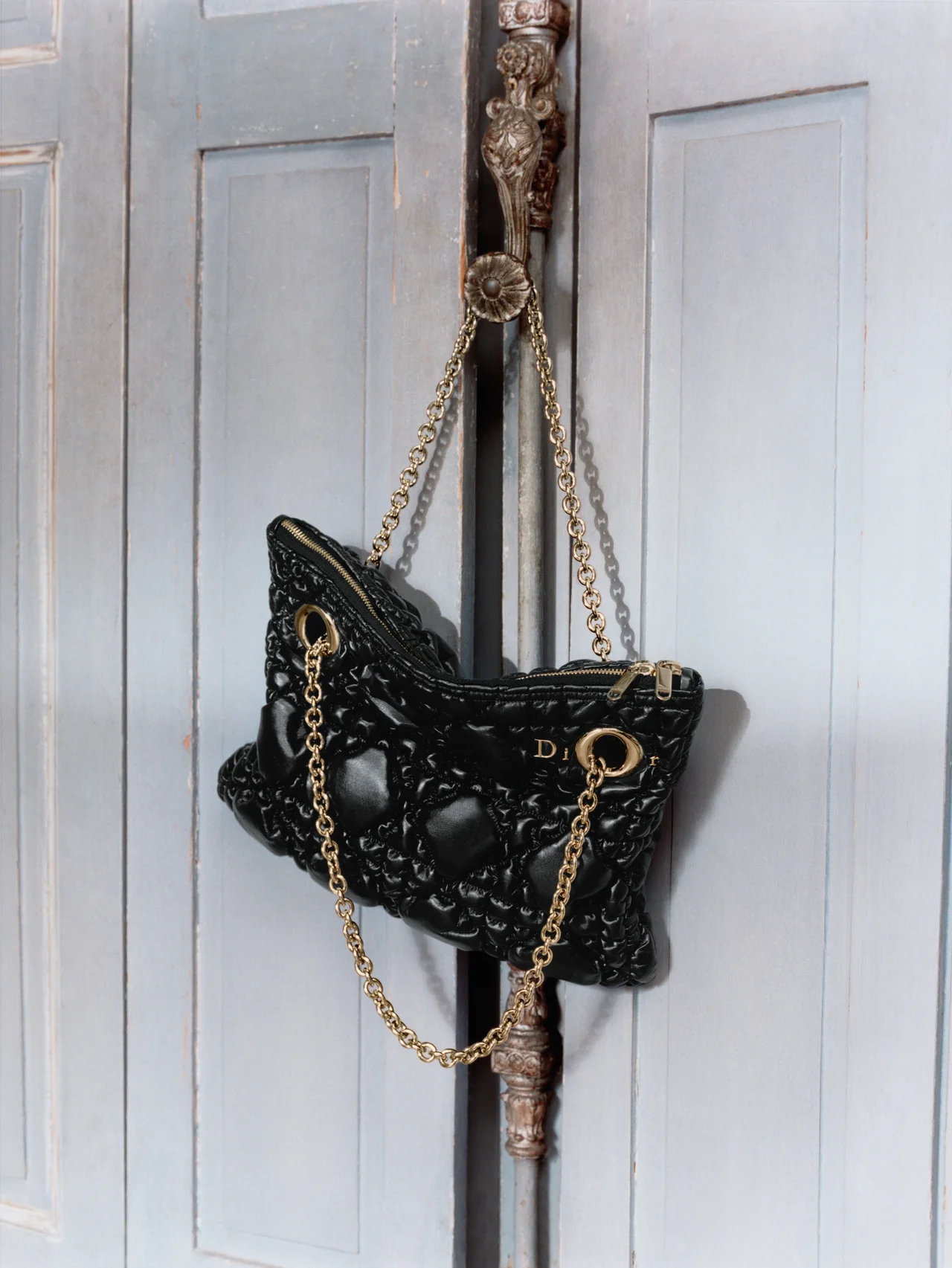 【ディオール】の新アイコンバッグ「ディオール クランチー」が登場！「カナージュ」パターンを再解釈した立体的なグラフィックに注目