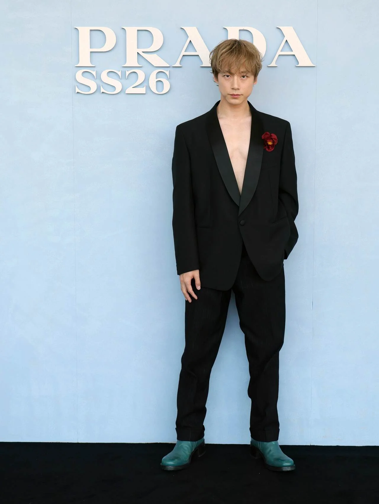  #坂口健太郎 や #TWICE #サナ 、 ＃EXO #カイ が来場！ 【プラダ】の2026年春夏メンズコレクション 