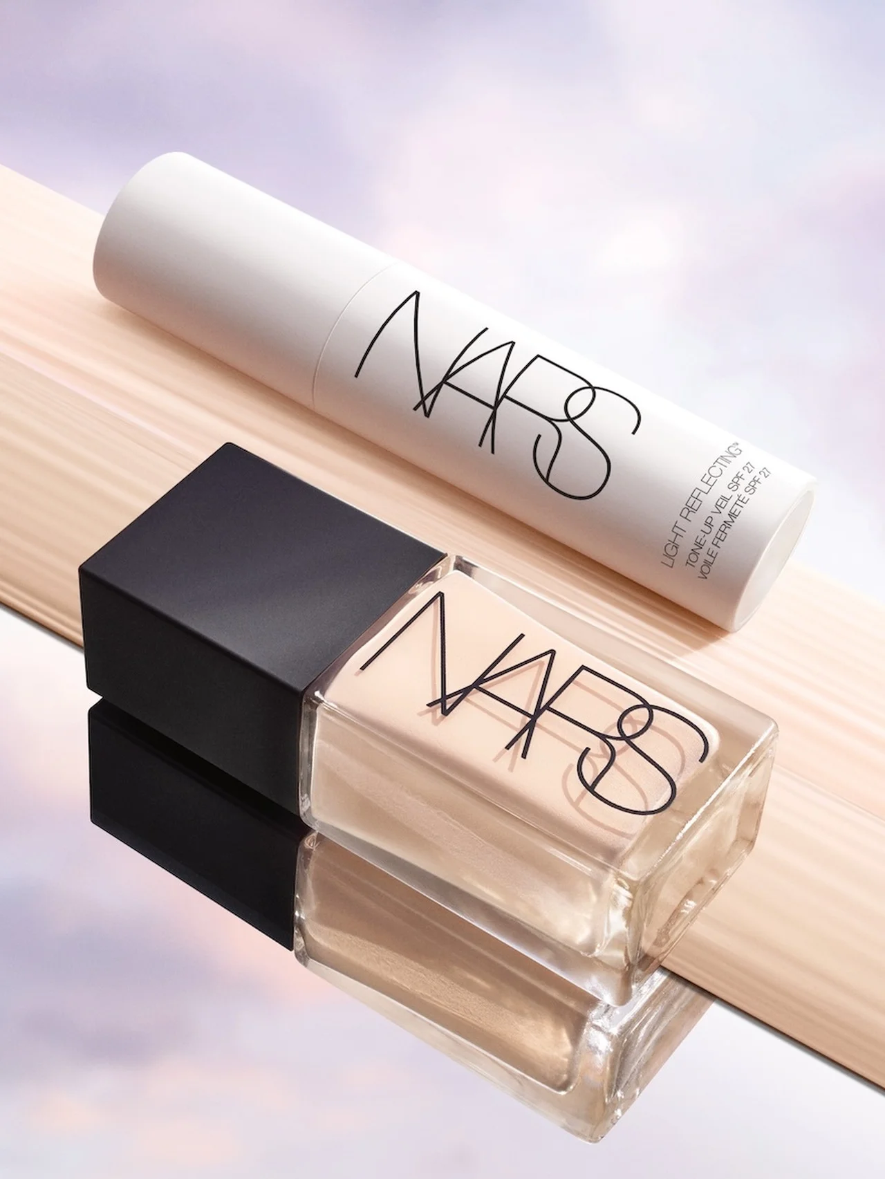 一瞬で冴えた肌に！【NARS】ブランド初のトーンアッププライマーが誕生。人気ファンデーションの新色も