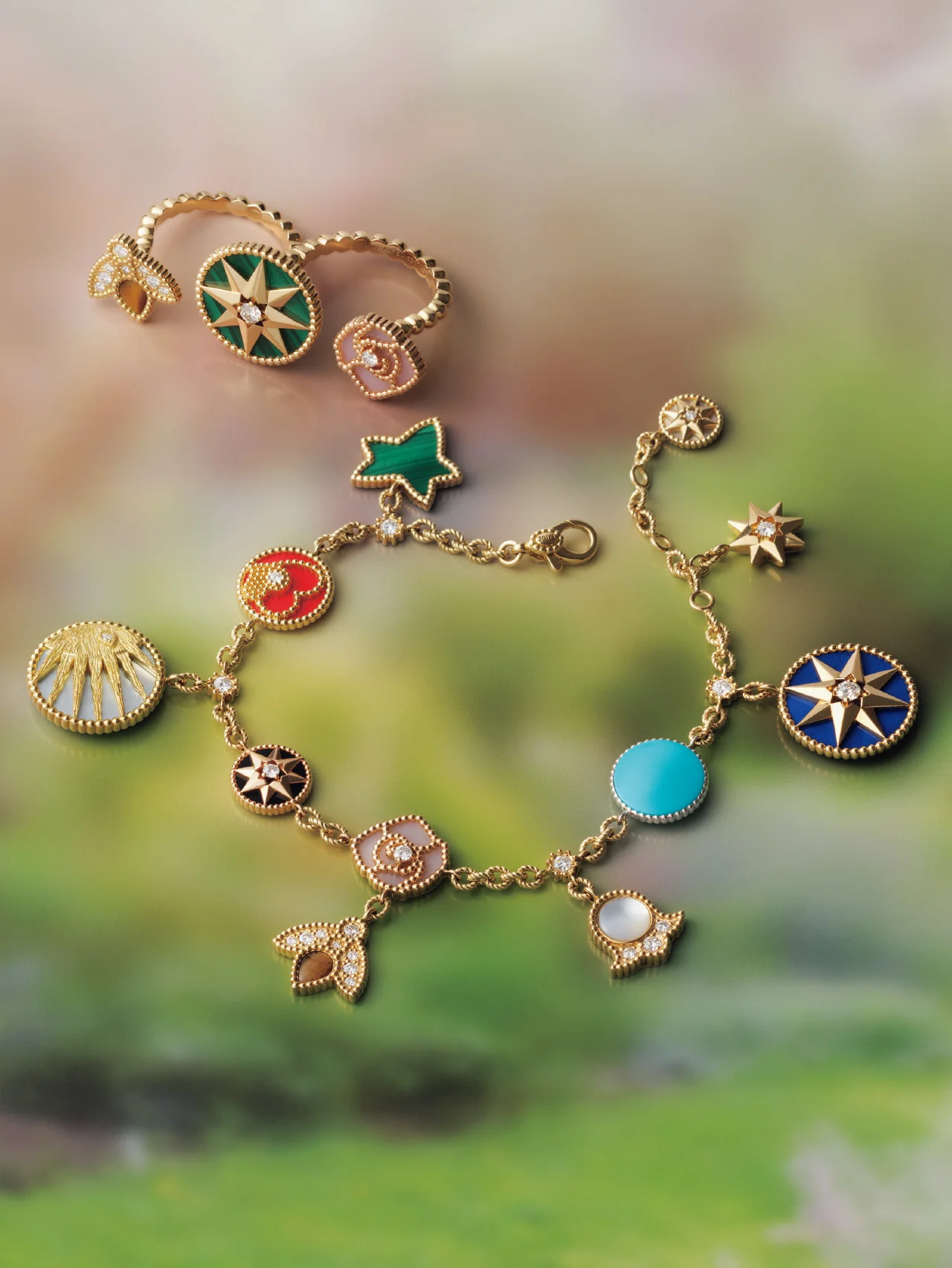 【ディオール】の名品「ローズ デ ヴァン」。物語から生まれる夢をデザインしたジュエリー