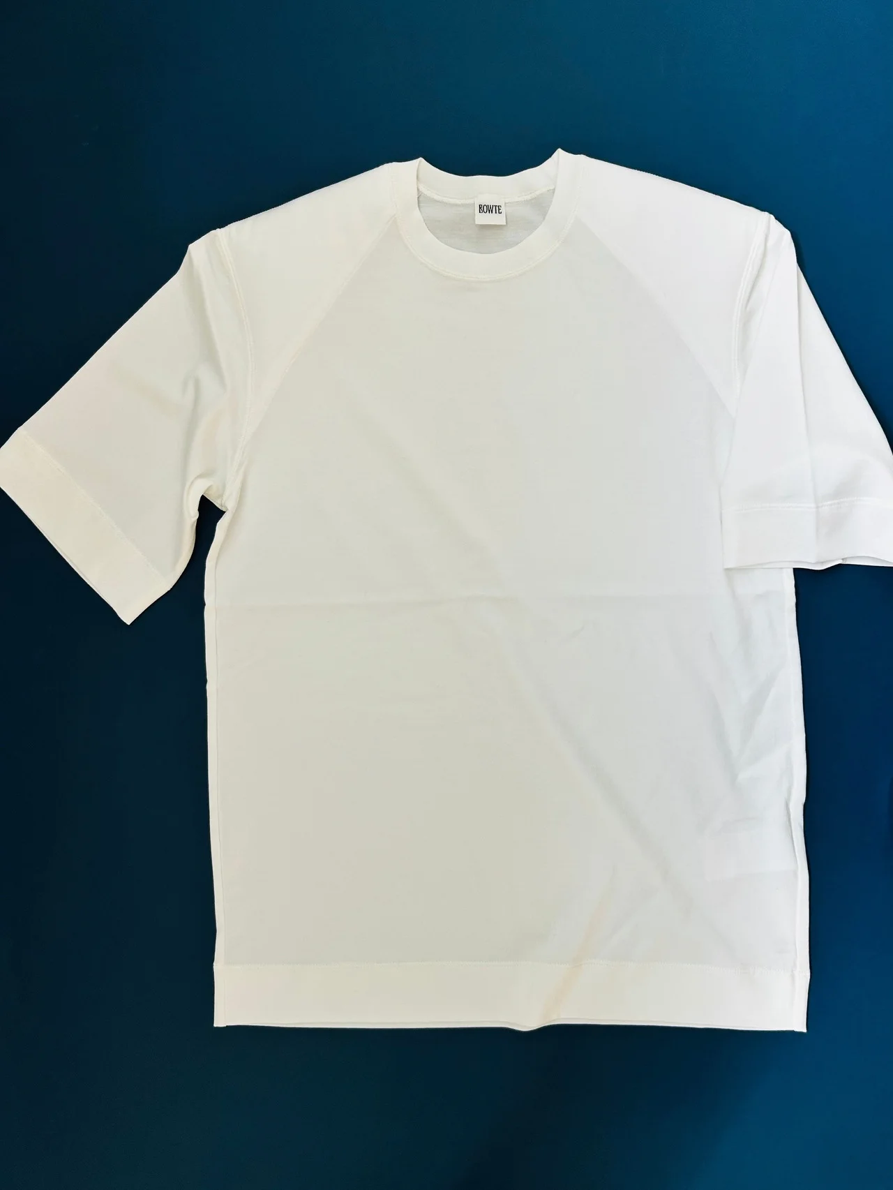 【BOWTE（バウト）】のTシャツは秋冬に大活躍！　その理由は……