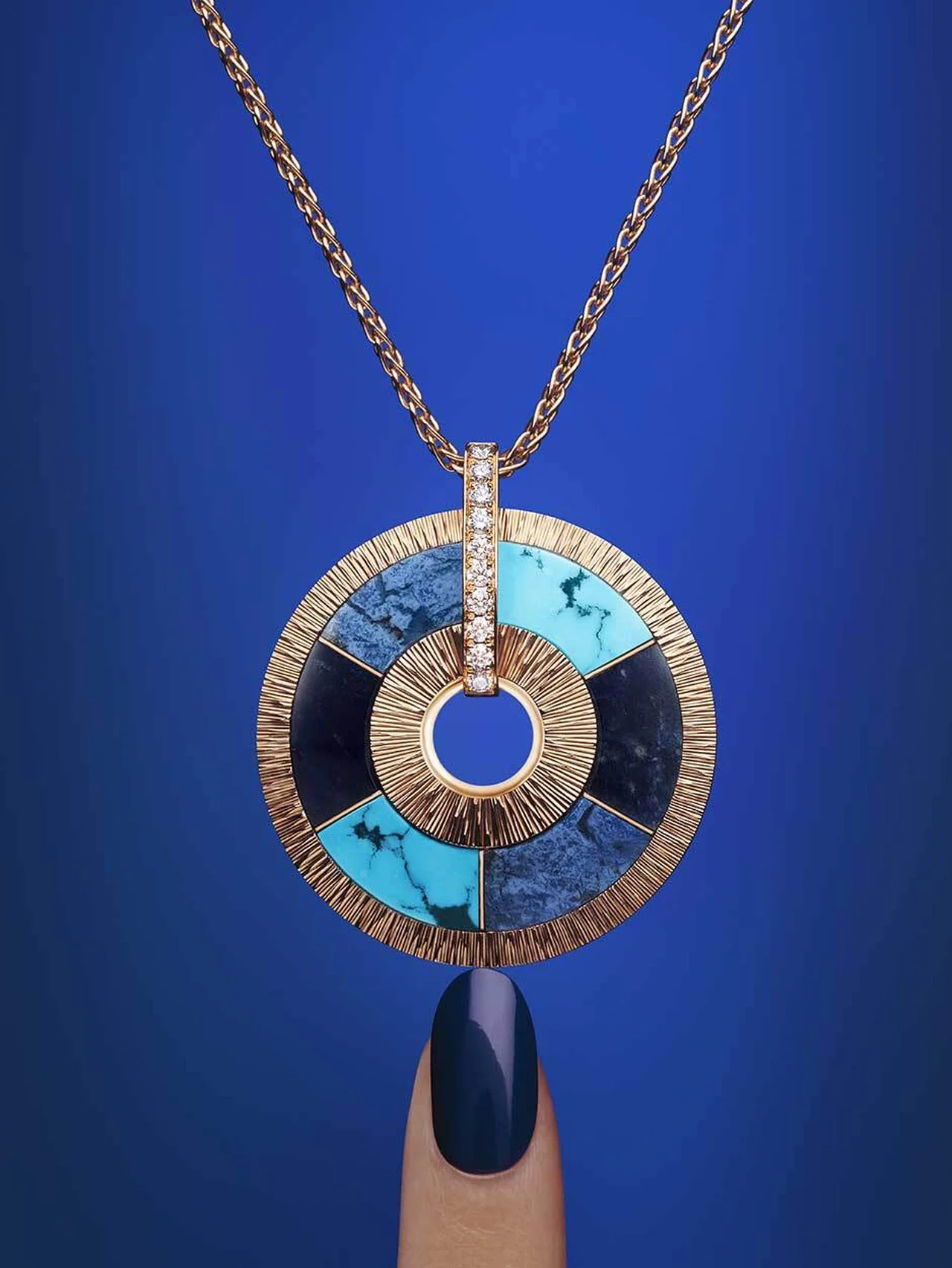 【ピアジェ】のアイコンジュエリーから新作コレクション「ポセション バイブラント パレス」が登場！ 