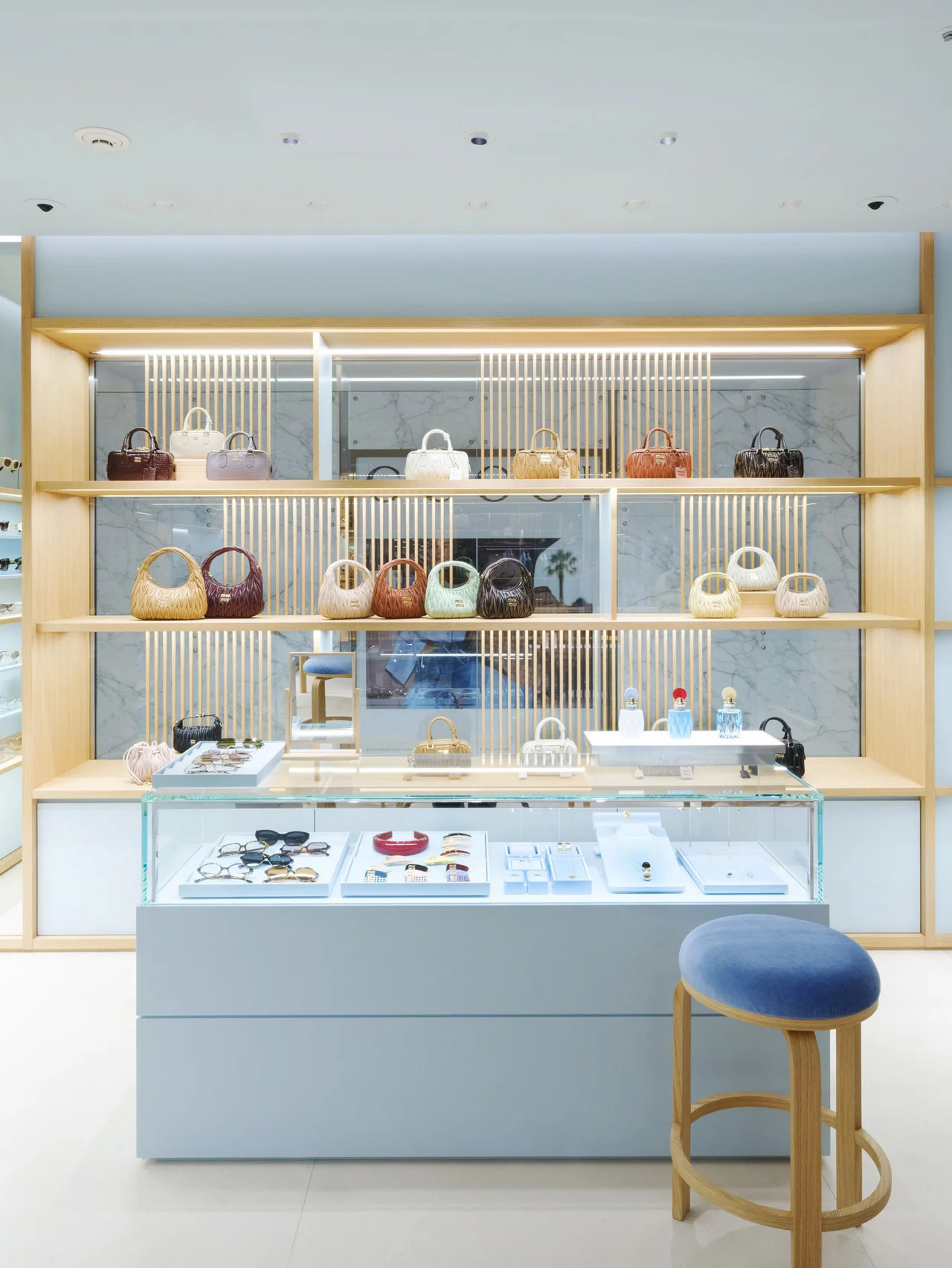 【ミュウミュウ】が松屋銀座店をリニューアル。人気バッグの新作など、2025年秋冬コレクションも豊富にラインナップ