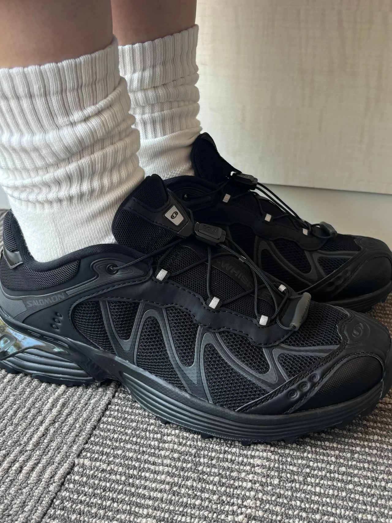  【サロモン】の新作、「XT-WHISPER」をエディターが試着レビュー。初夏の装いを決める、モードなスニーカーを手に入れて