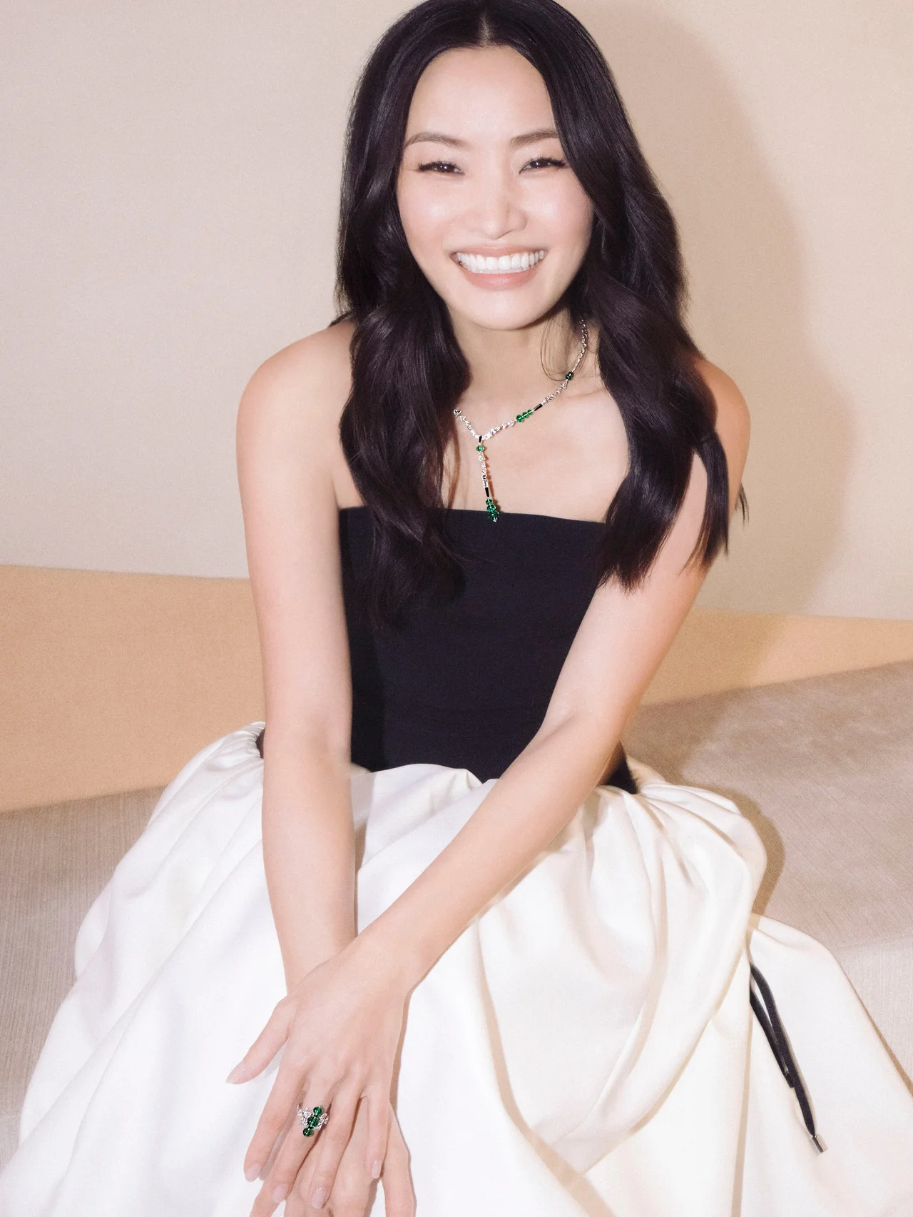 【カルティエ】のガラ ディナーに、アンバサダーのアンナ・サワイが登場！ 最新のハイエンドコレクション「アン エキリーブル」をまとう