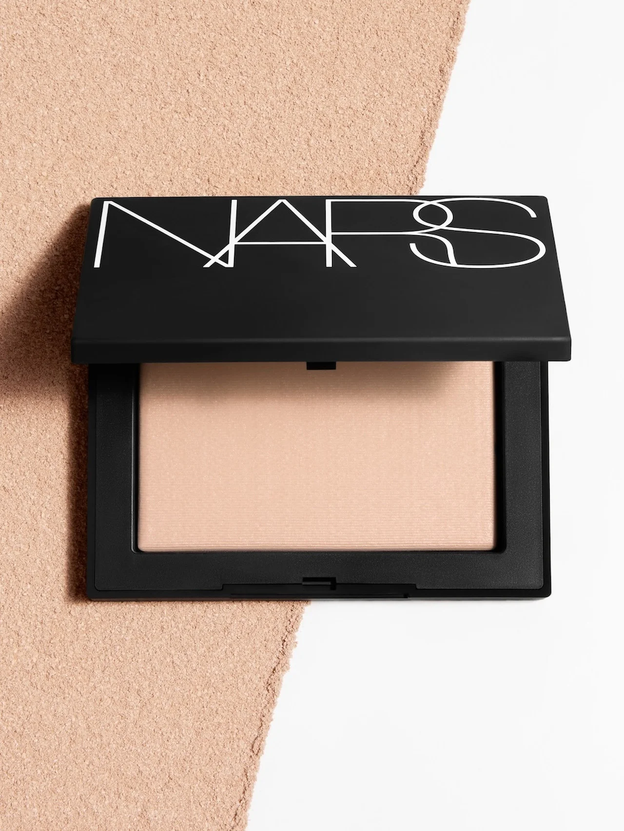 【NARS】名品“リフ粉”にスキンシェードが新登場。透明感はそのまま、肌印象を底上げ