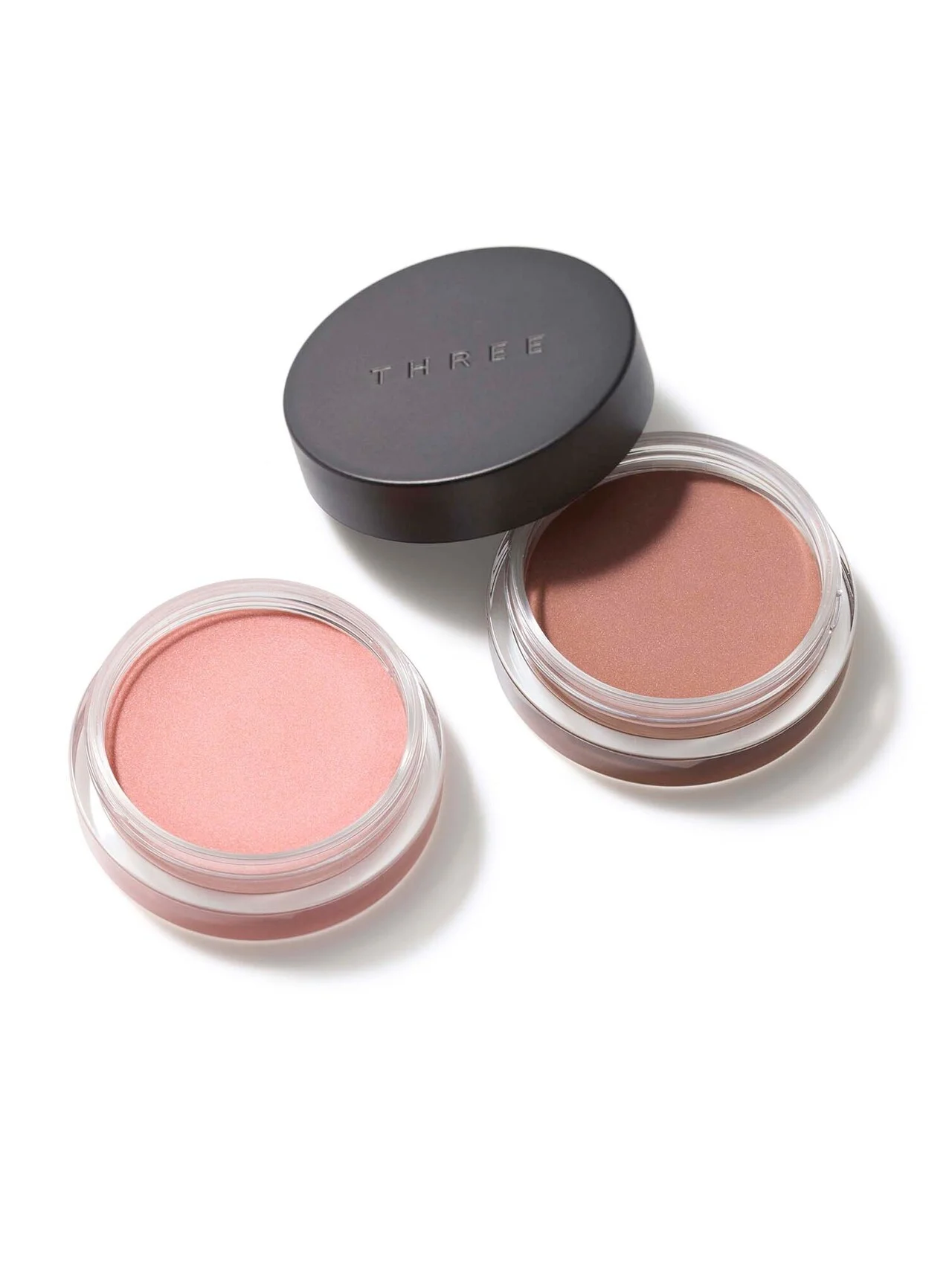 淡く、ほわりと春をまとう。【THREE】「グラムトーンカラーカスタード」新色は霞のようなクラウディーカラー