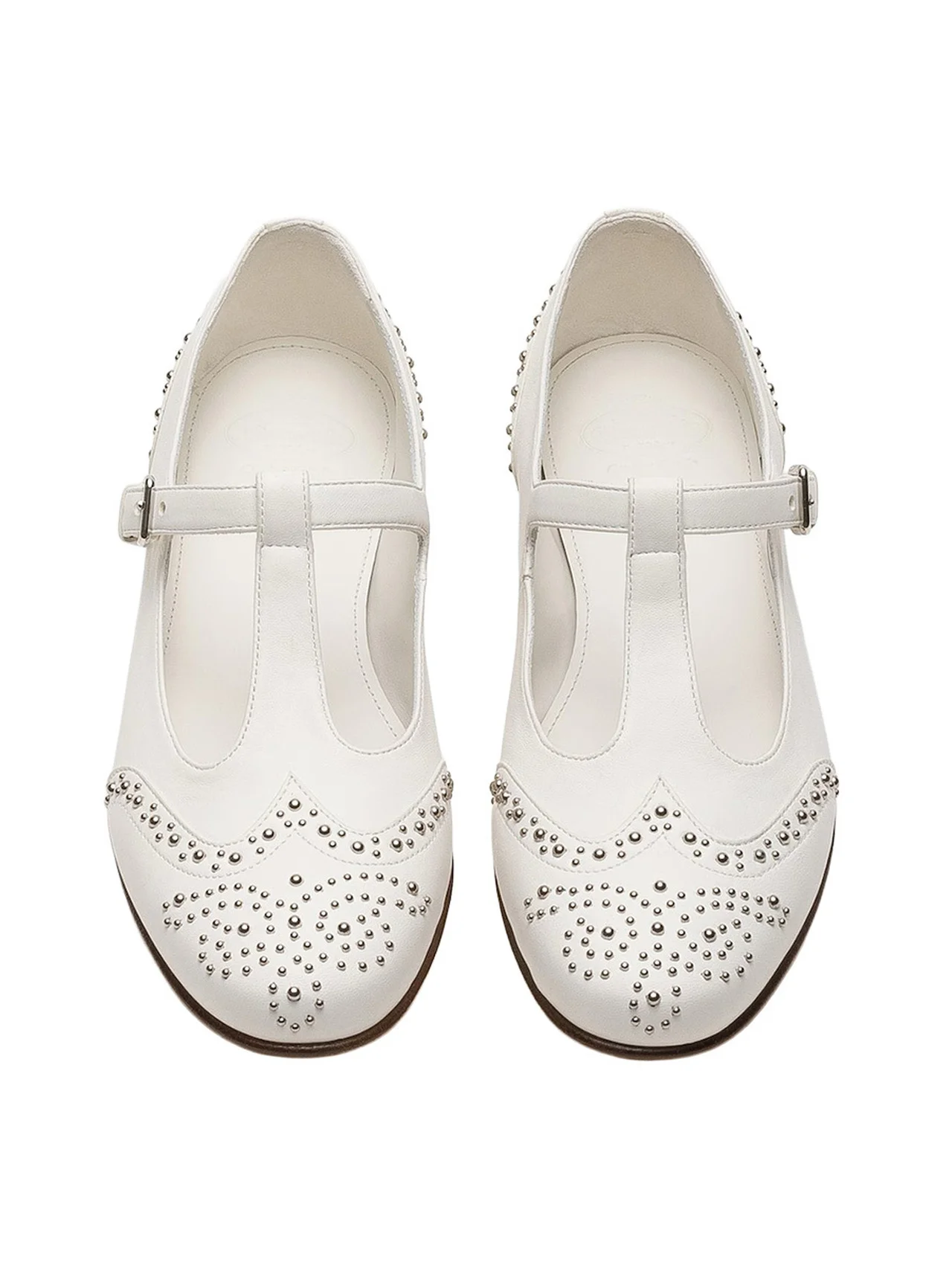 冬の装いをトーンアップする白靴。【チャーチ】のメリージェーン vol.1253