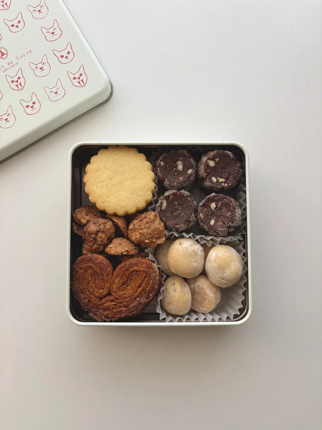 ギフトにも自分へのご褒美にも。おいしくて可愛い【猫のクッキー缶】を求めて都立大学駅のアディクト オ シュクルへ