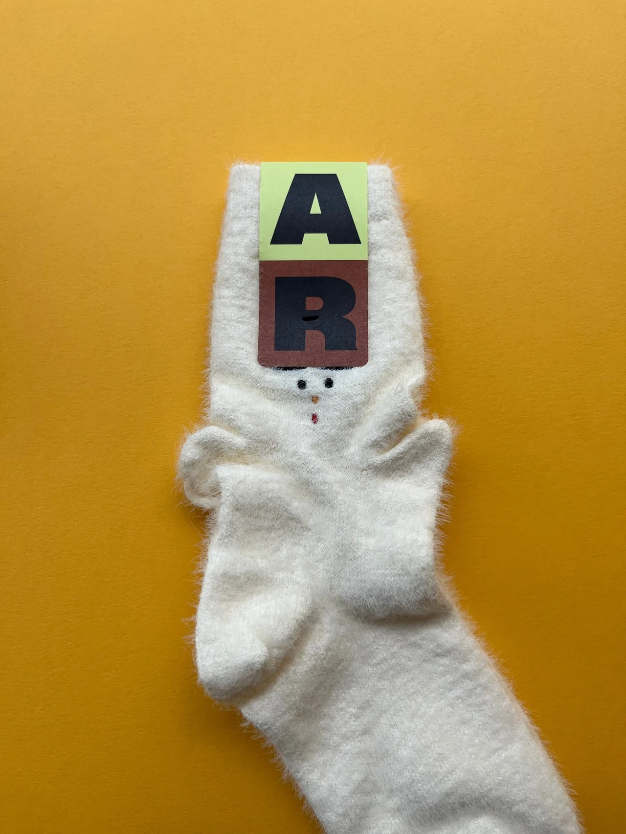 もらって嬉しい、履いて癒やされる。【Almond Rocks×片岡メリヤス】のコラボソックス