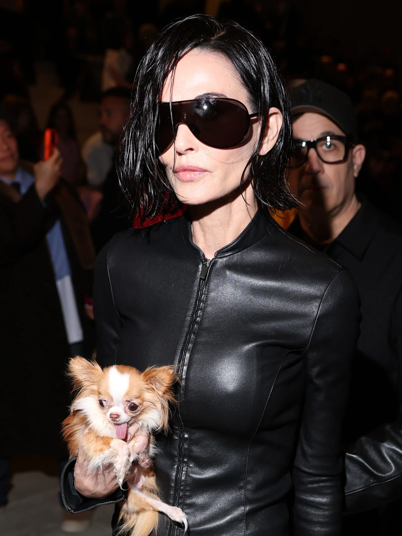 デムナによる新生グッチのショーに、約50cmヘアカットしたデミ・ムーア、ヒルトン姉妹、ロメオ・ベッカム、ジョージナ・ロドリゲスなど個性豊かなセレブが集結