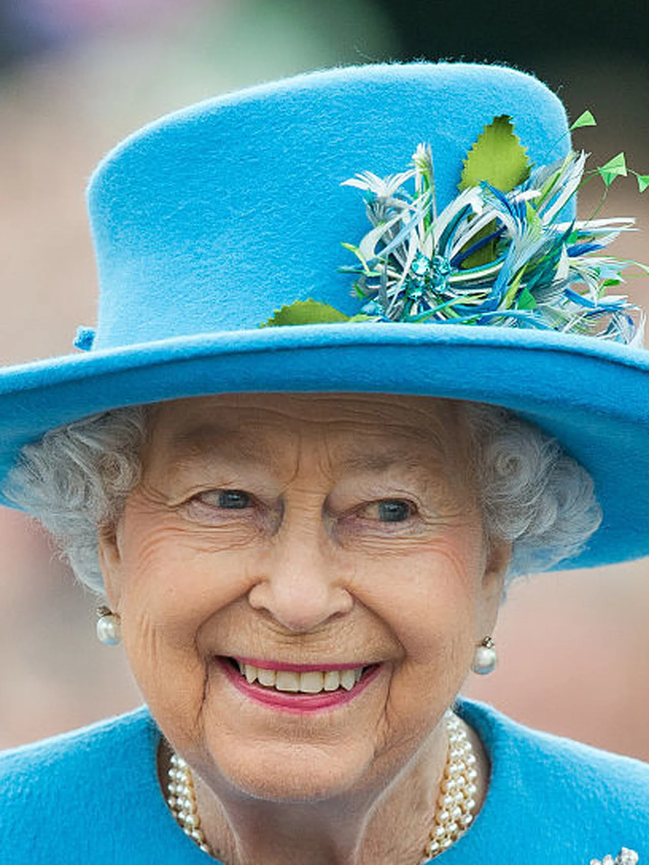 故エリザベス女王、今月で生誕100年。ひ孫たちへの想いやABBAの『ダンシング・クイーン』を踊るのが大好きな様子など、プライベートな一面が明かされる