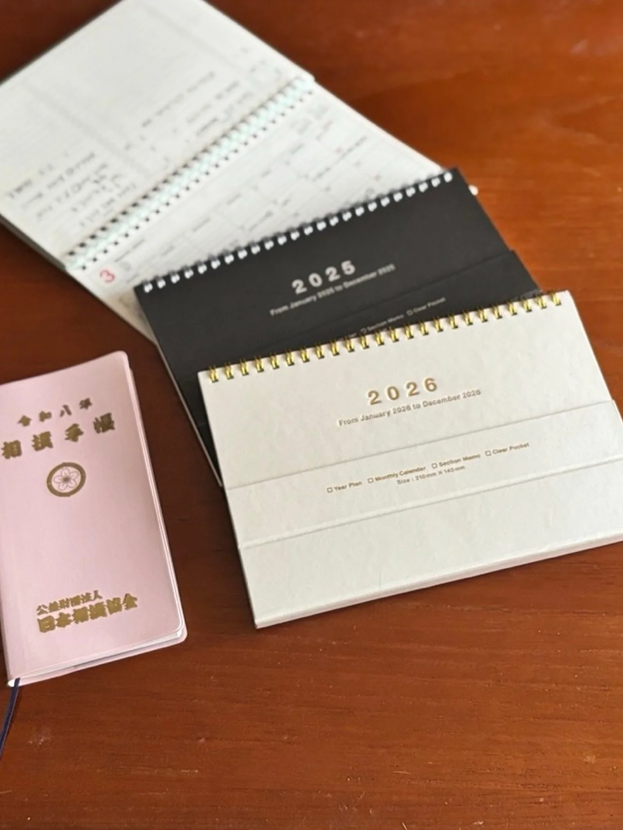 【2026年・手帳】７年連続更新・卓上にはMARK’S（マークス）ノートブックカレンダー・マグネットを使い続ける5つの理由