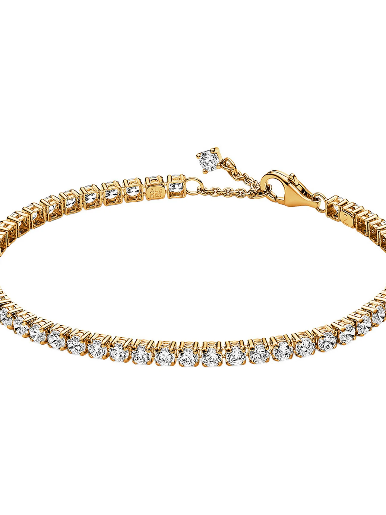 人気の【テニスブレスレット】が新年の乾杯シーンを盛り上げる。さりげなく普段使いできる汎用性も魅力 vol.1277