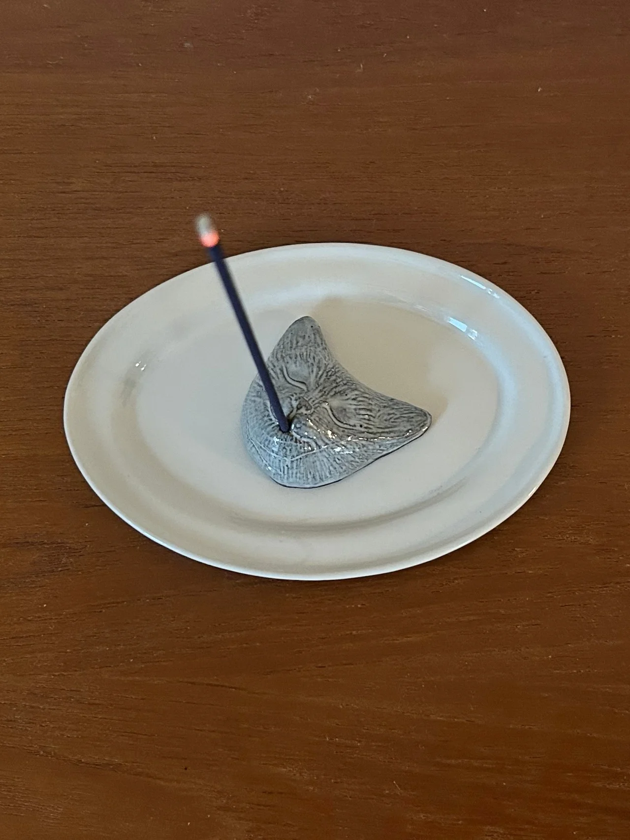 猫が煙を吹く！　冬のおうち時間に【OJACRAFT(オジャクラフト)】のお香立てが欲しい