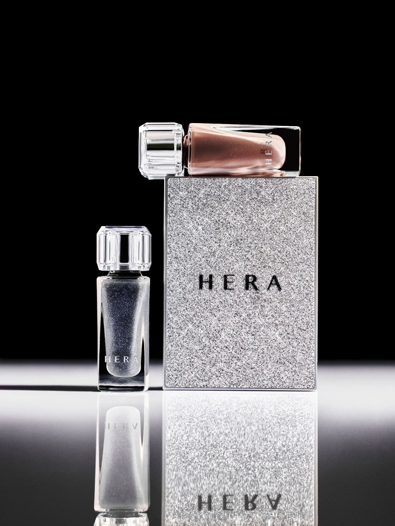 モードなグリッターは【HERA】に任せて。リップとアイシャドウのホリデールックが到着
