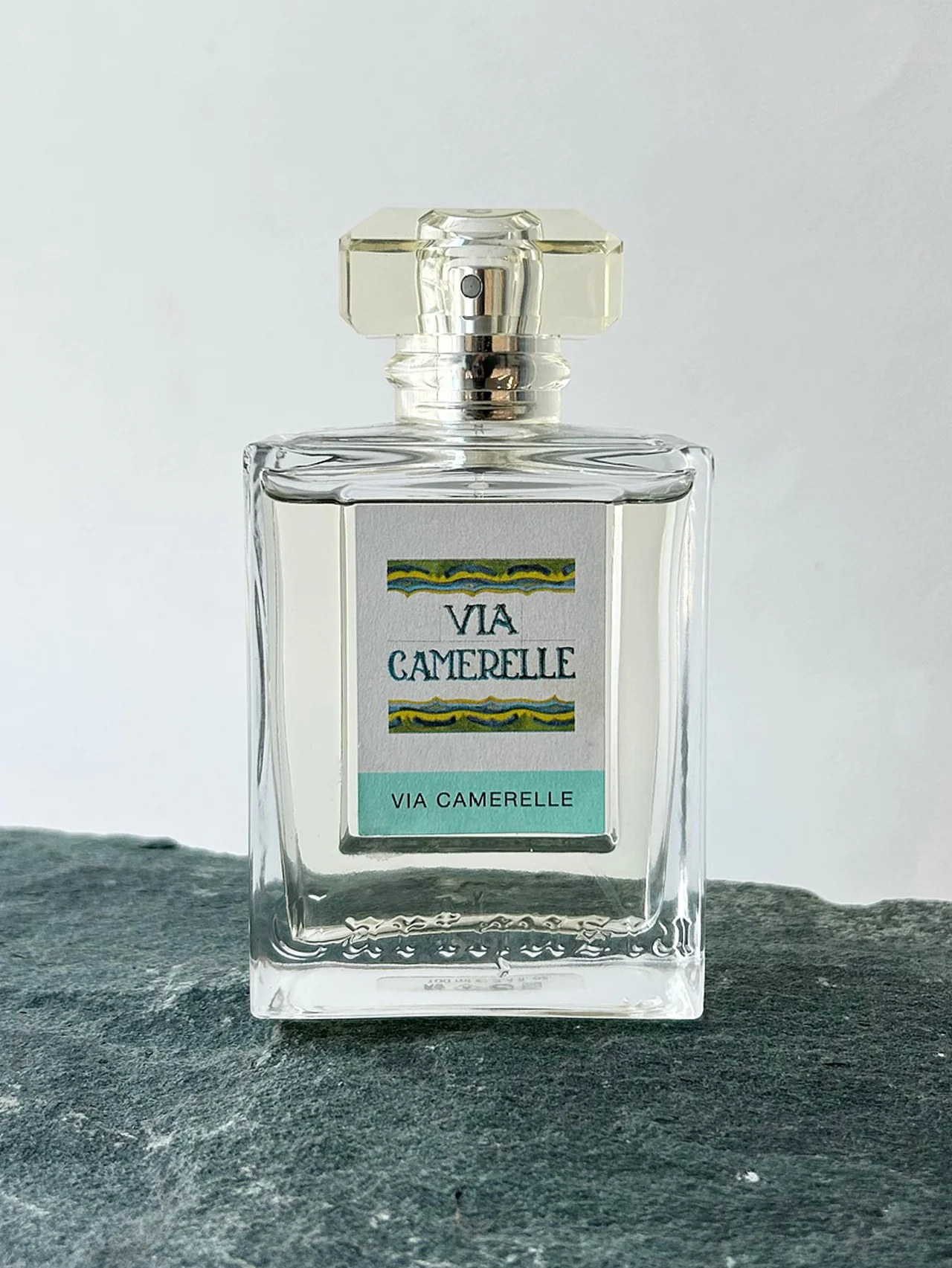 初夏にぴったり。ウッド系香水の正解は、【カルトゥージア】の「ヴィア カメレーレ」！