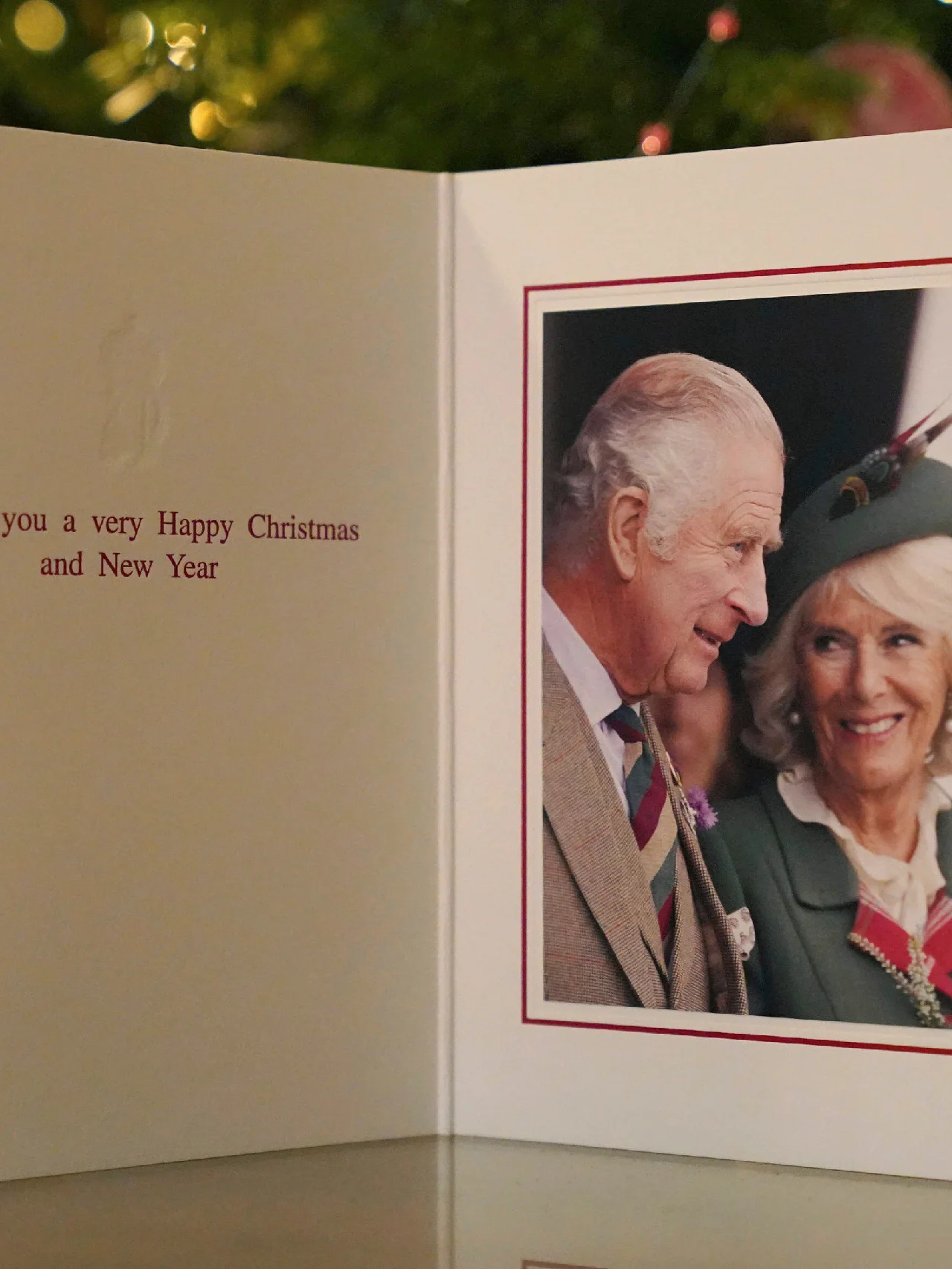チャールズ国王＆カミラ王妃のクリスマスカードが公開される