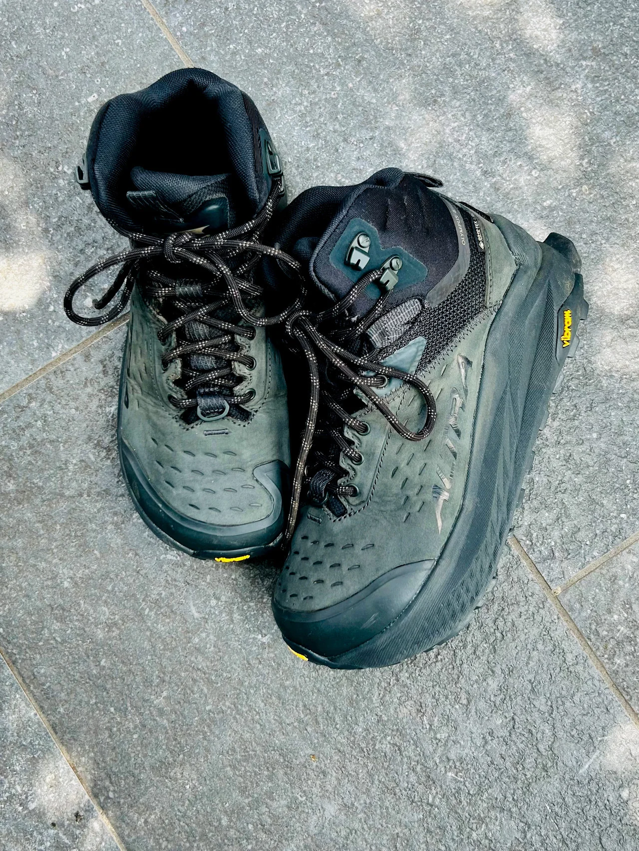 雨のフェスでも快適。次に流行るスニーカーは【ALTRA アルトラ】だ！