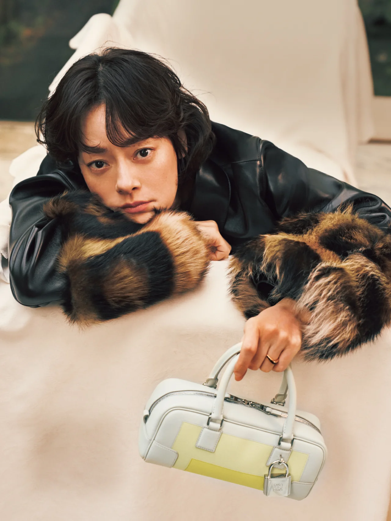 市川実日子がLOEWEと過ごす、アートに満ちた午後