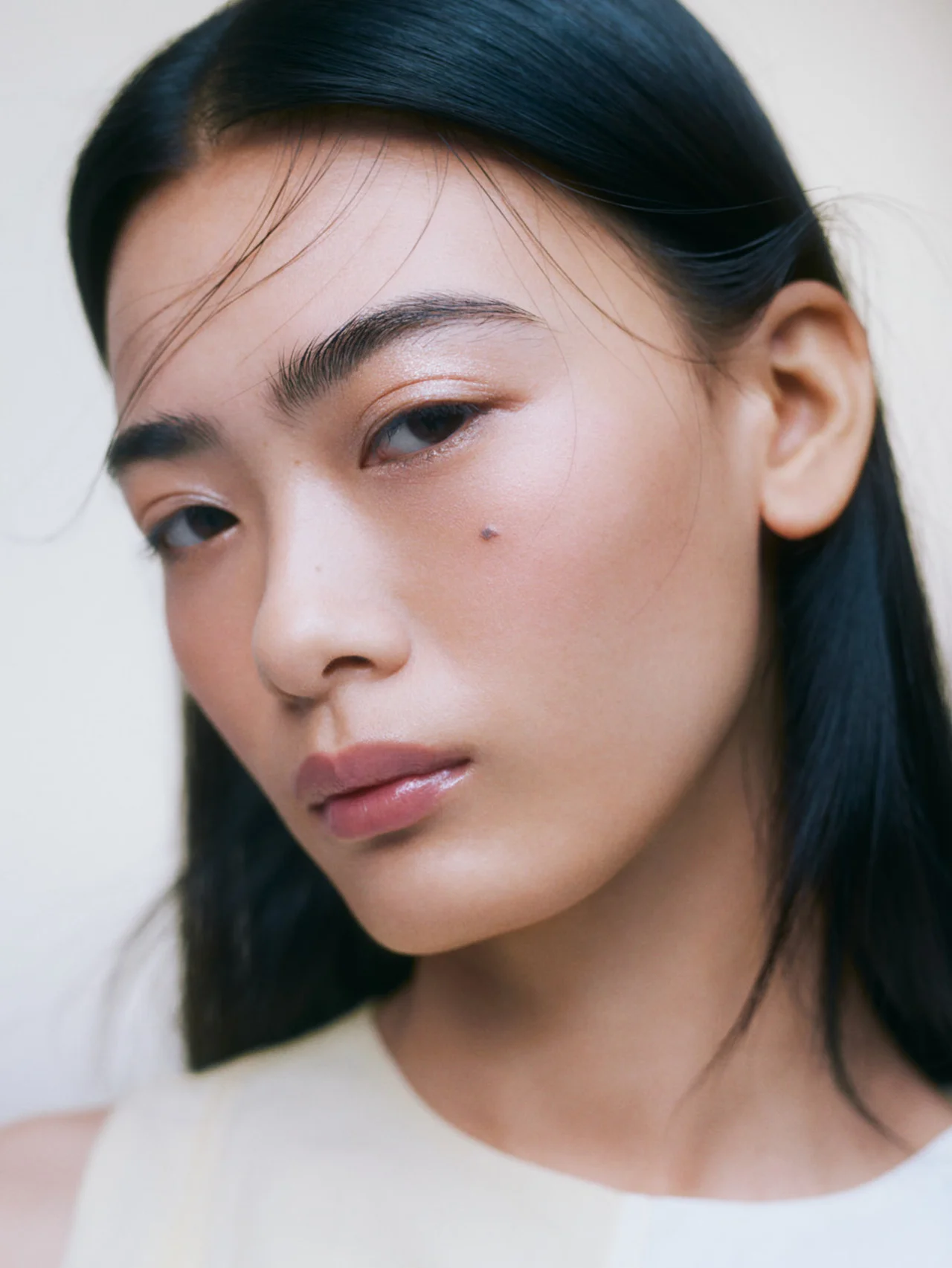 彩りを重ねて表現する、SUQQUのシングルアイシャドウ