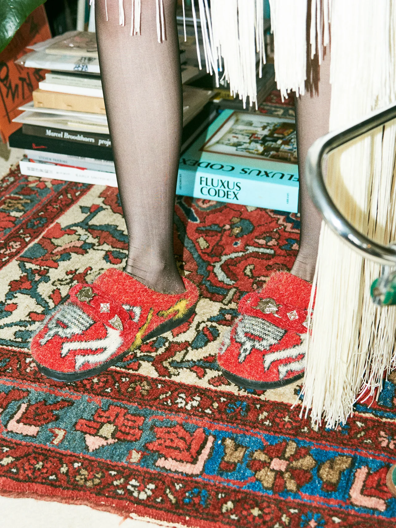 【トーガ】×【スブ】初のコラボレーション！ ポップなニットサンダルをローンチ 