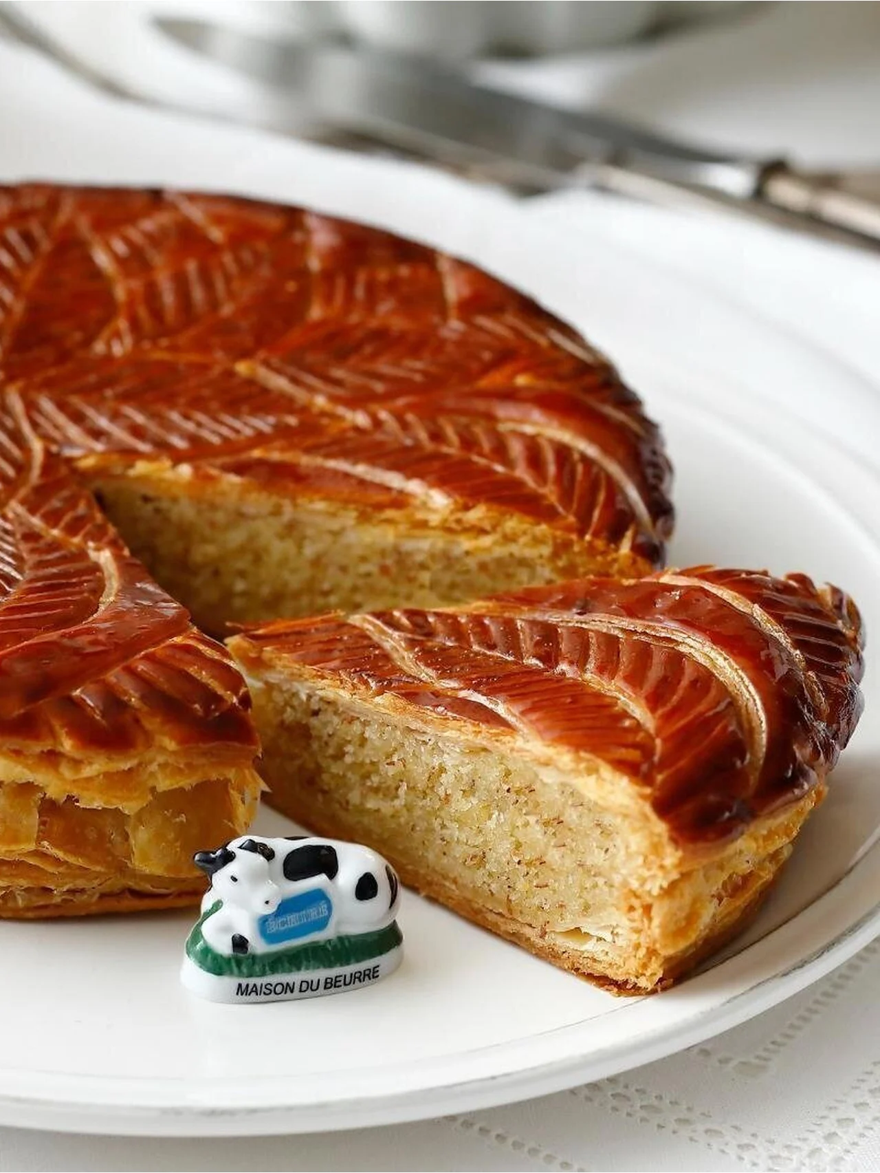 フランス産A.O.P.認定発酵バターがふわりと香る！ エシレ・メゾン デュ ブールよりガレット・デ・ロワ2種が登場