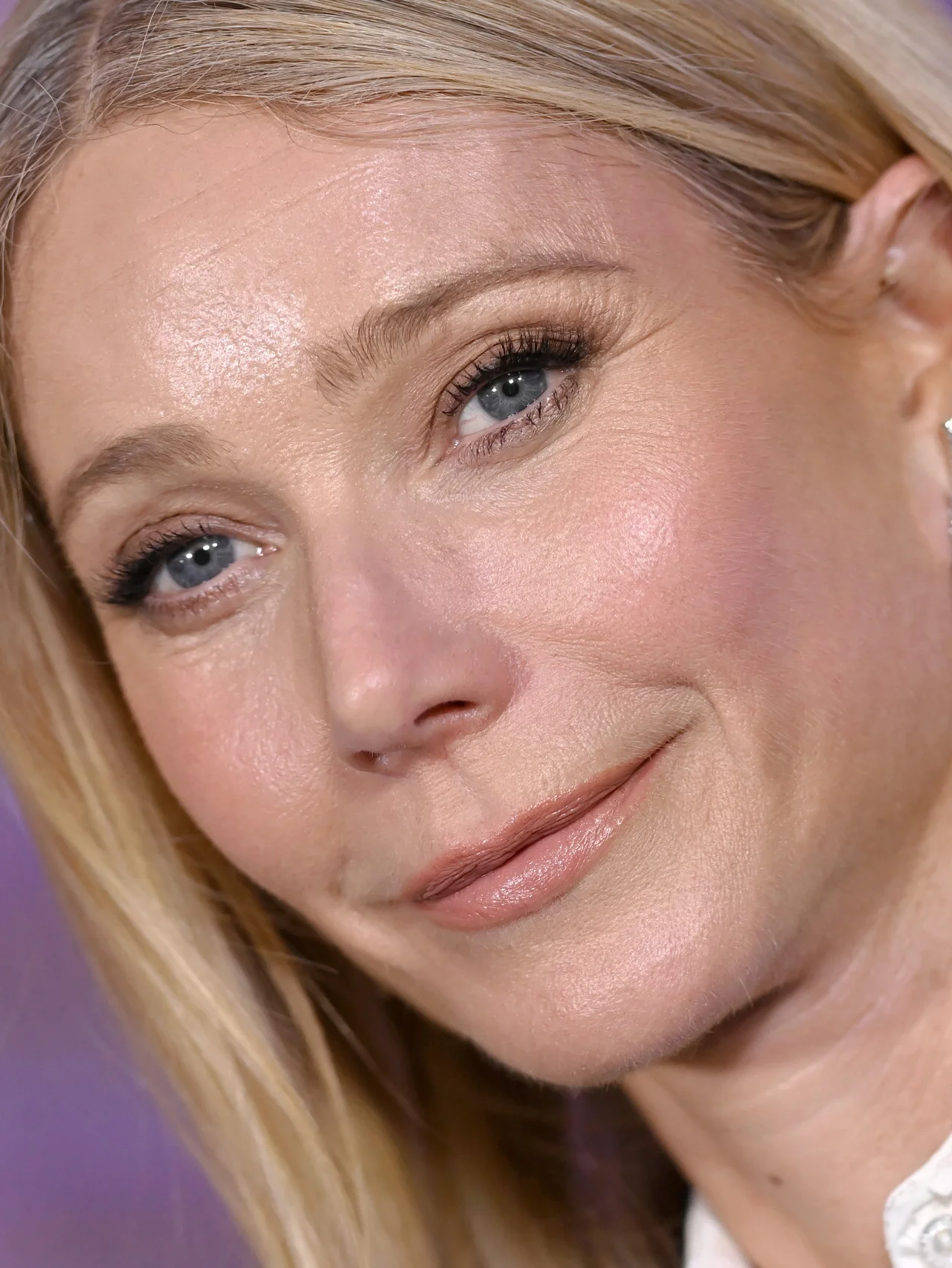 グウィネス・パルトロー、イケメン息子が母のセックスシーンを見た様子を語る。『マーティン・シュプリーム』のプレミア上映では顔を覆う仕草も