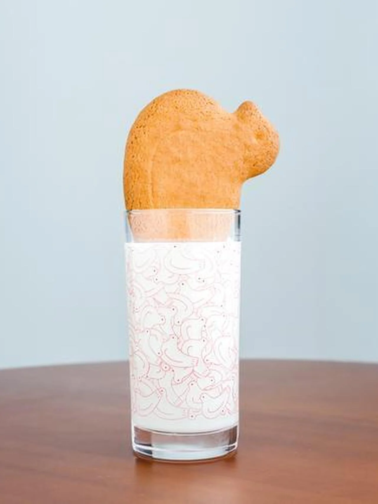 3月6日は「鳩サブローの日」！ 【豊島屋】から「鳩ぽっぽーち」と鳩の色が変わる「不思議グラス つめたくしてね」を1日限定オンライン販売