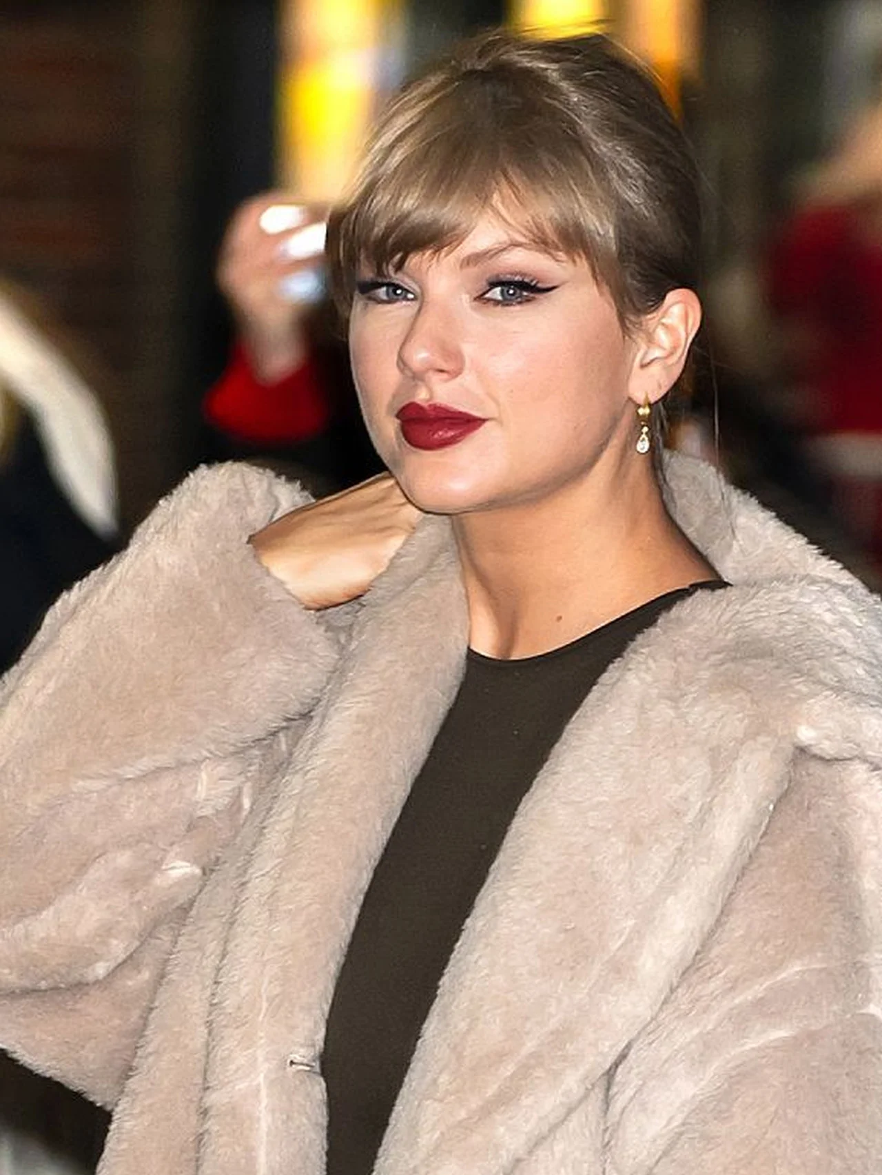 テイラー・スウィフトが感謝を込めて、すっぴんを披露！ビルボードホット100で１位を達成した投稿を紹介した記事に、ファンから様々なコメントが相次ぐ