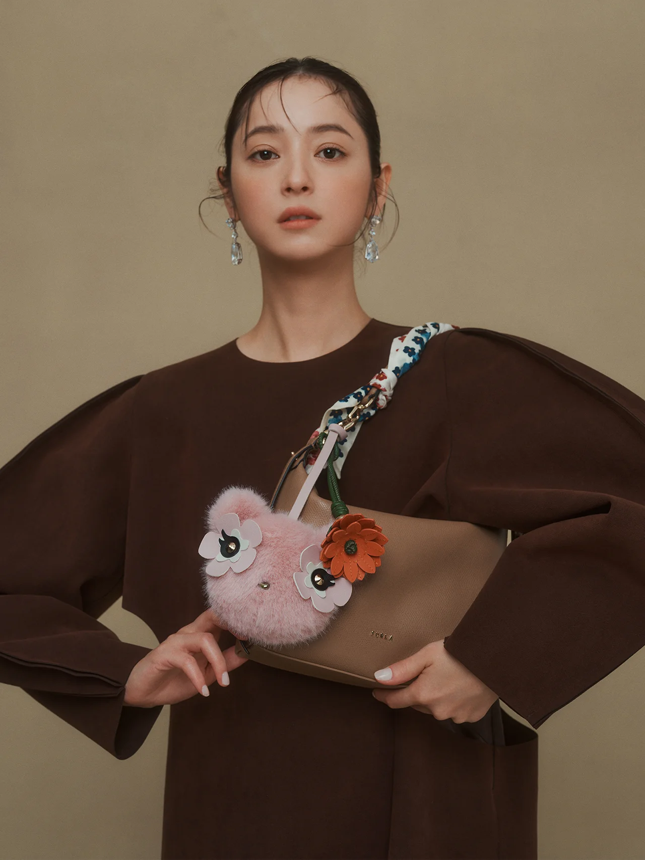 佐々木希とフルラ。日常も特別な日もオプティミスティックに