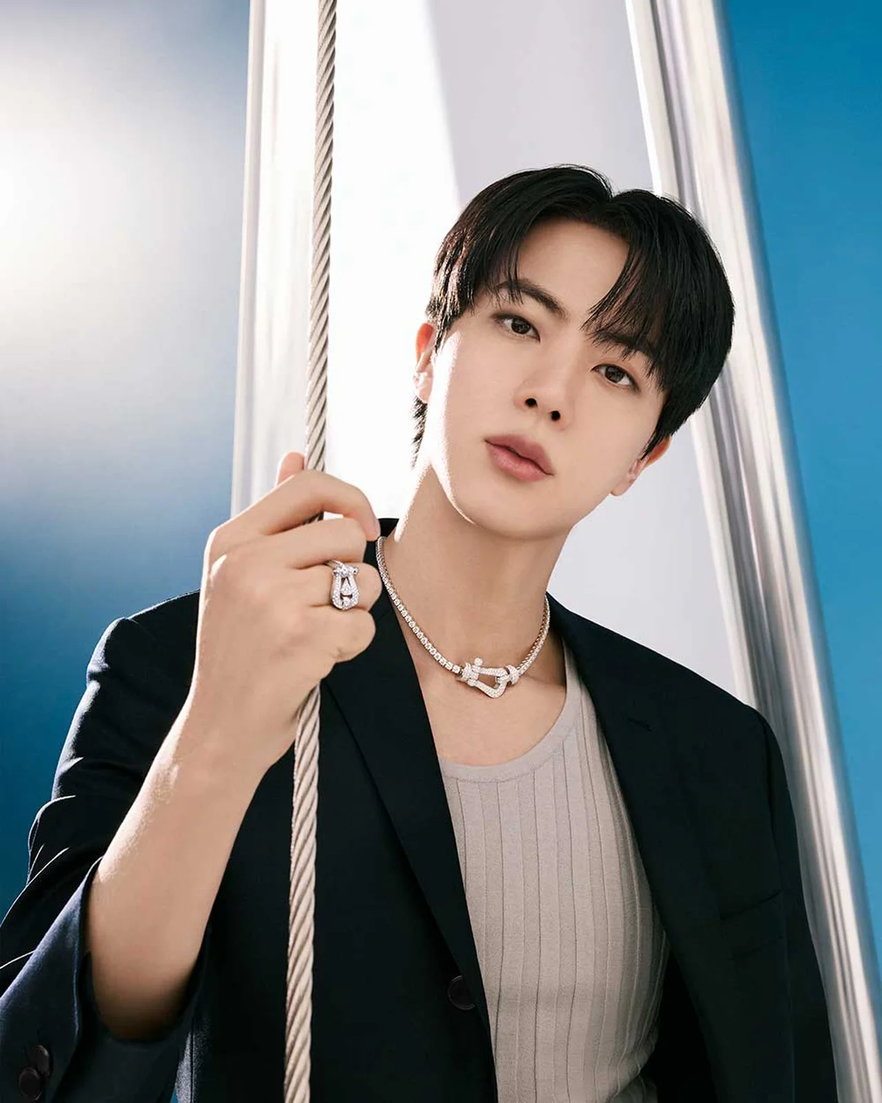 BTSのJINが【フレッド】の新キャンペーンに登場！ 「フォース10」の新作ジュエリーを着用