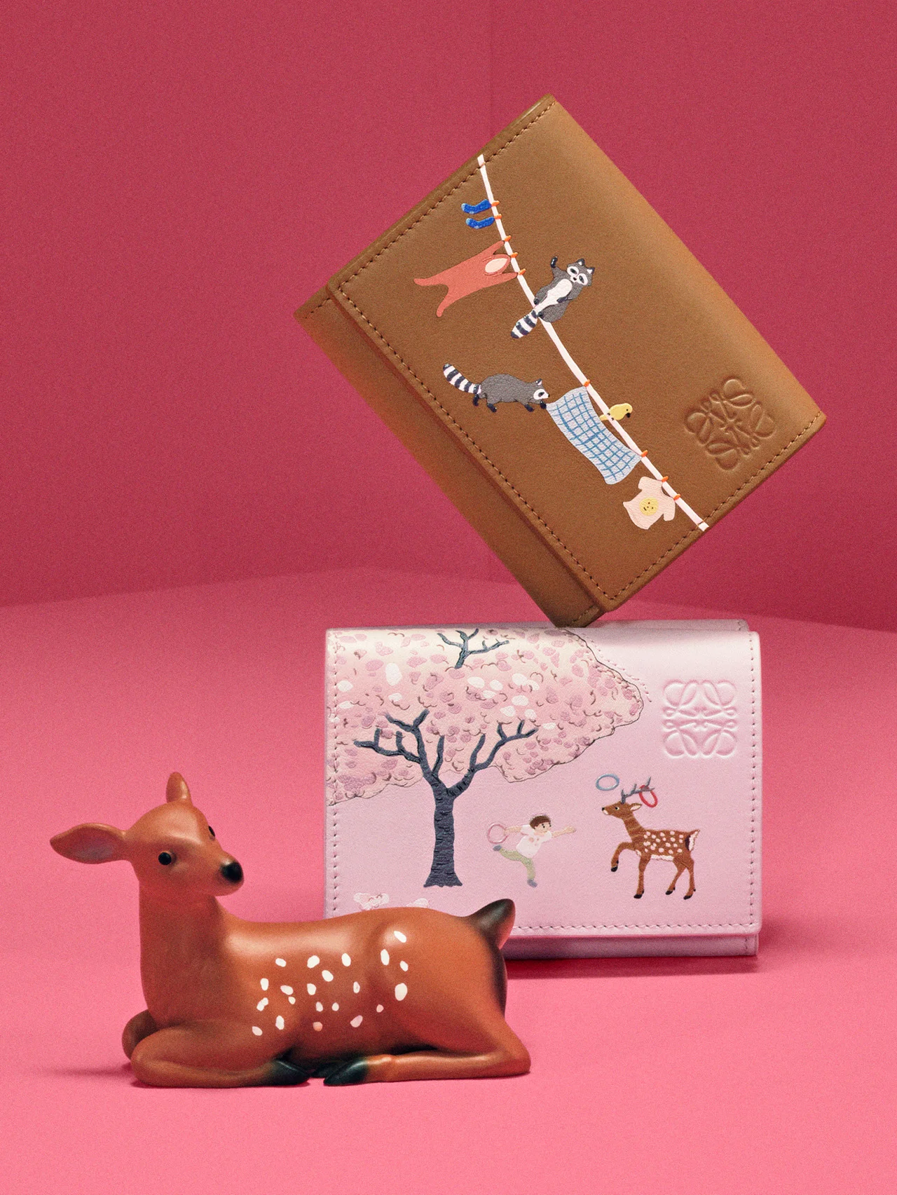 【ロエベ】と「スナ・フジタ」の人気コラボレーションから春の訪れを祝う新作が登場！ アイコニックなデザインに注目