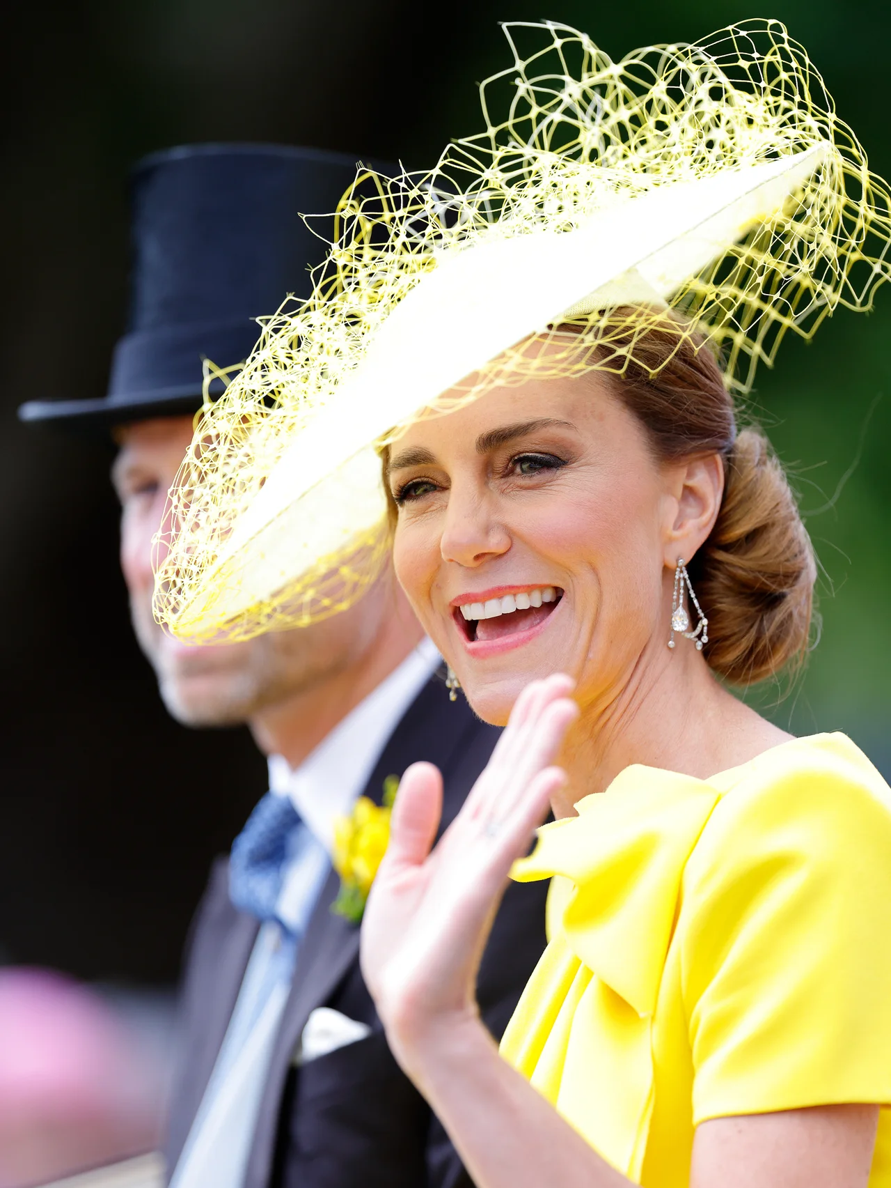 キャサリン皇太子妃、3年ぶりのロイヤルアスコットで幸福感あふれるイエロードレスを、帽子と合わせて華やかに着回す