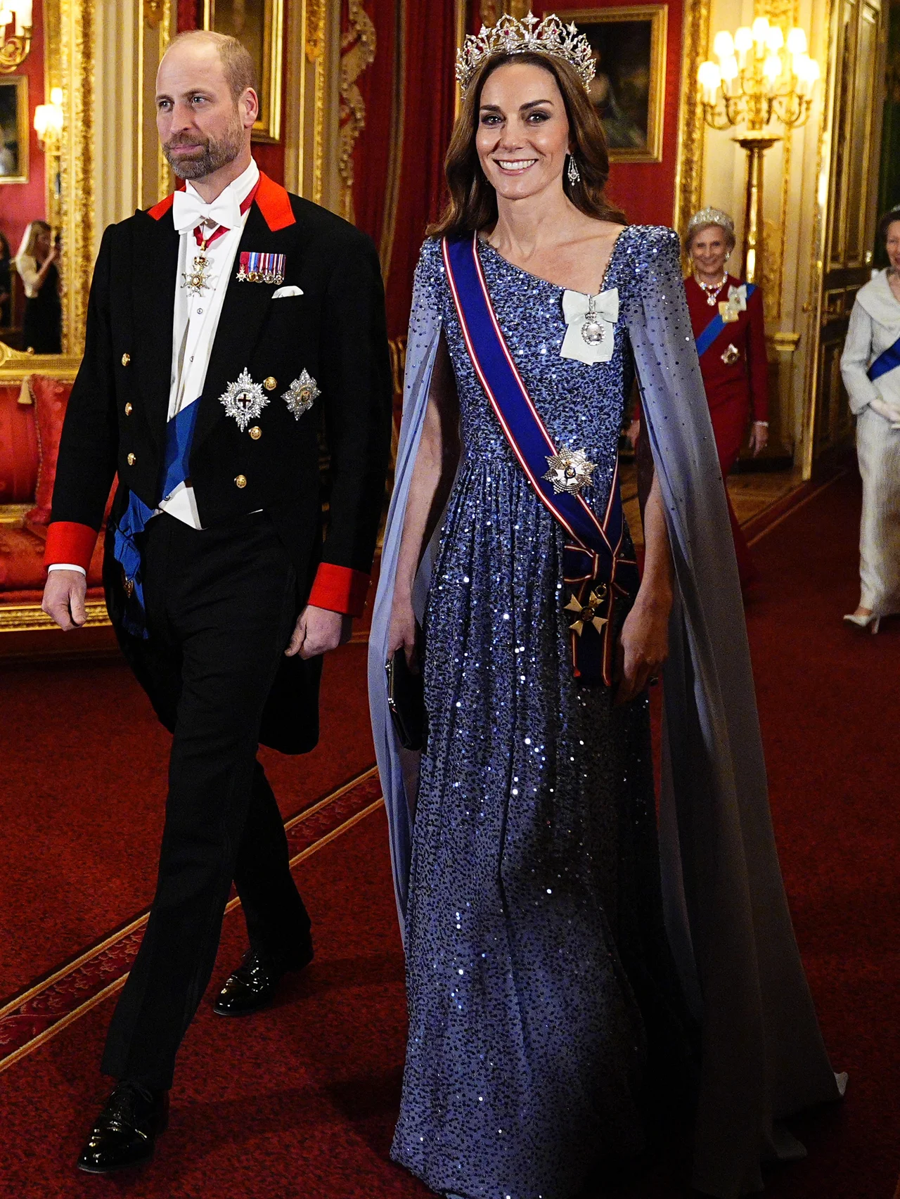 キャサリン皇太子妃、2,600個のダイヤモンドがちりばめられた家宝のティアラを初めて着用。ウィリアム皇太子は憧れの元祖スーパーモデルと再会か