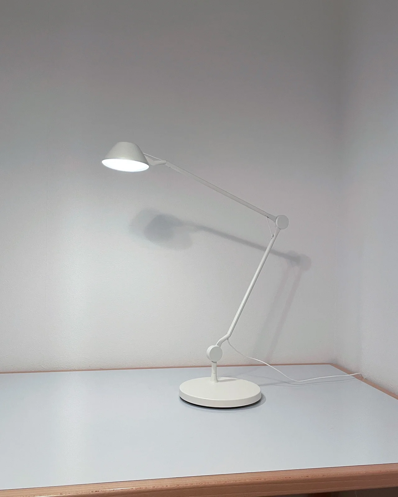 【フリッツ・ハンセン】のデスクライトのおかげで、年明けから仕事がはかどって仕方ない話