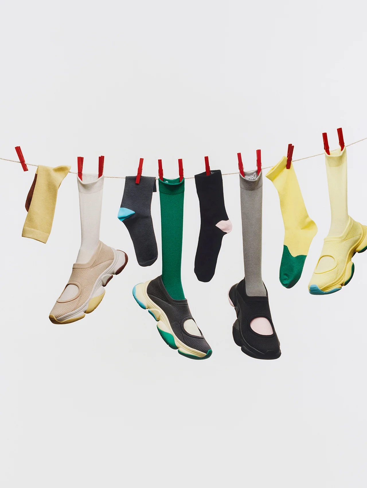 【カンペール】と【イッセイ ミヤケ】のコラボ第2弾、色鮮やかで軽やかなスニーカー「カースト フィンチ」が発売！ 