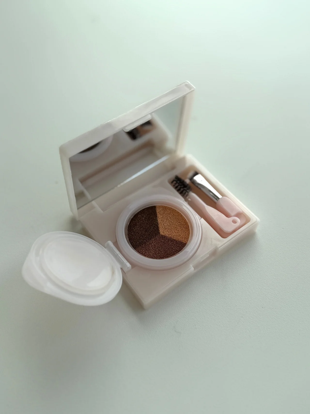 プロ級に仕上がる！ 【HBL】の3Dクッション ブロウでキリリ眉に