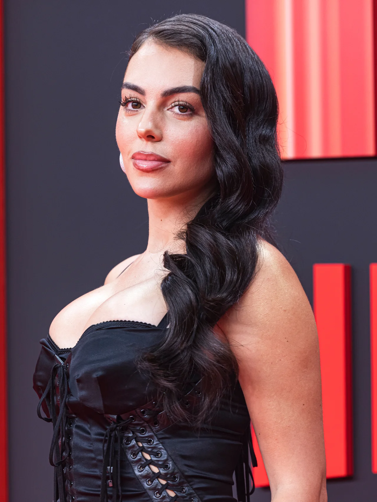 ジョージナ・ロドリゲスの娘ベラは、わずか３歳でファッショニスタ!? お気に入りは母の愛用する高級バッグ